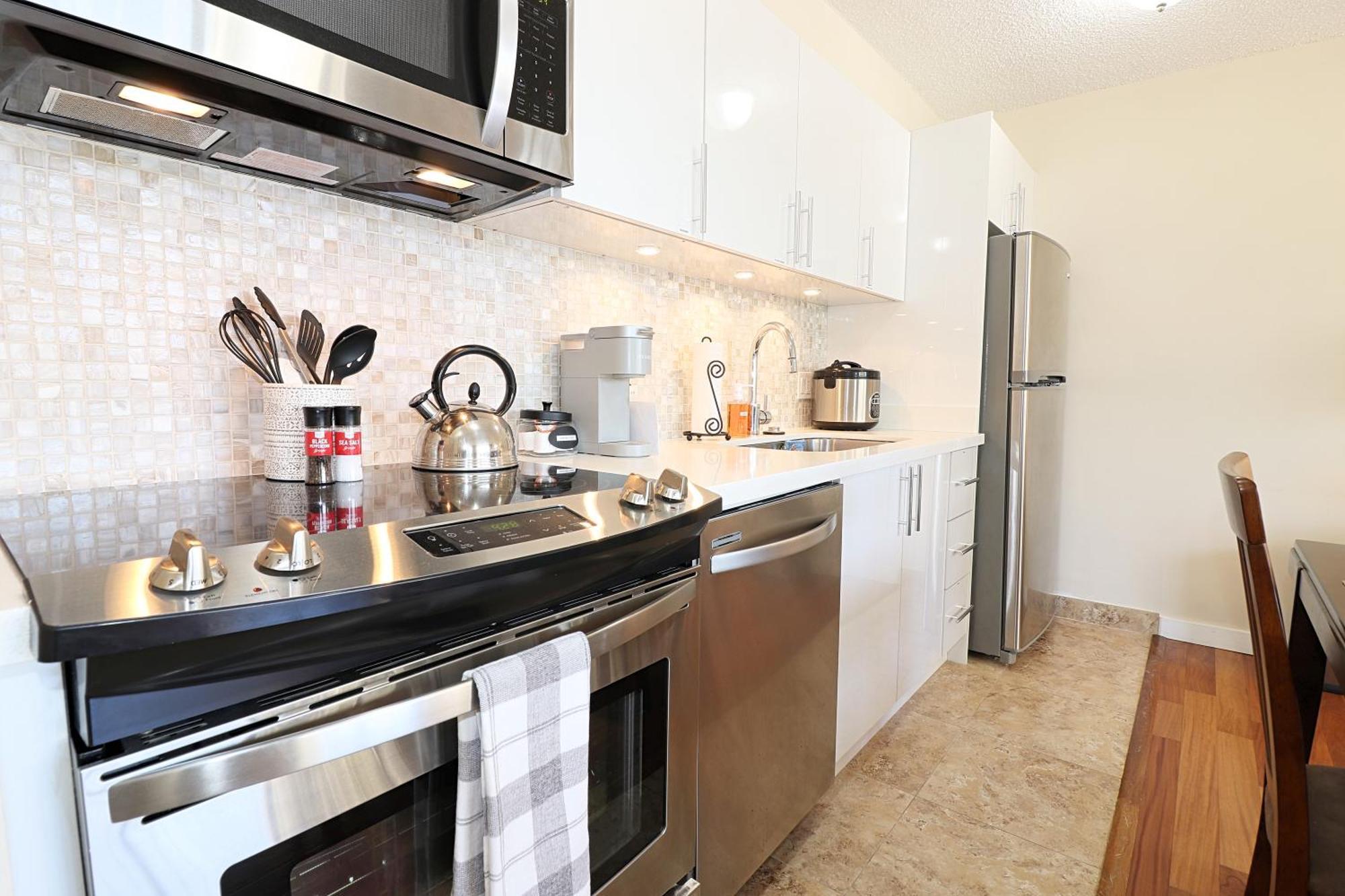 Waikiki 1 Bedroom W/ A/c! *