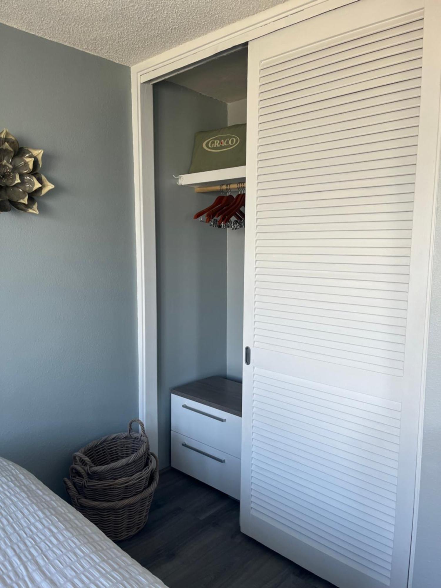 Free Parking, 2 Bedroom Waikiki Sleeps 6 Honolulu