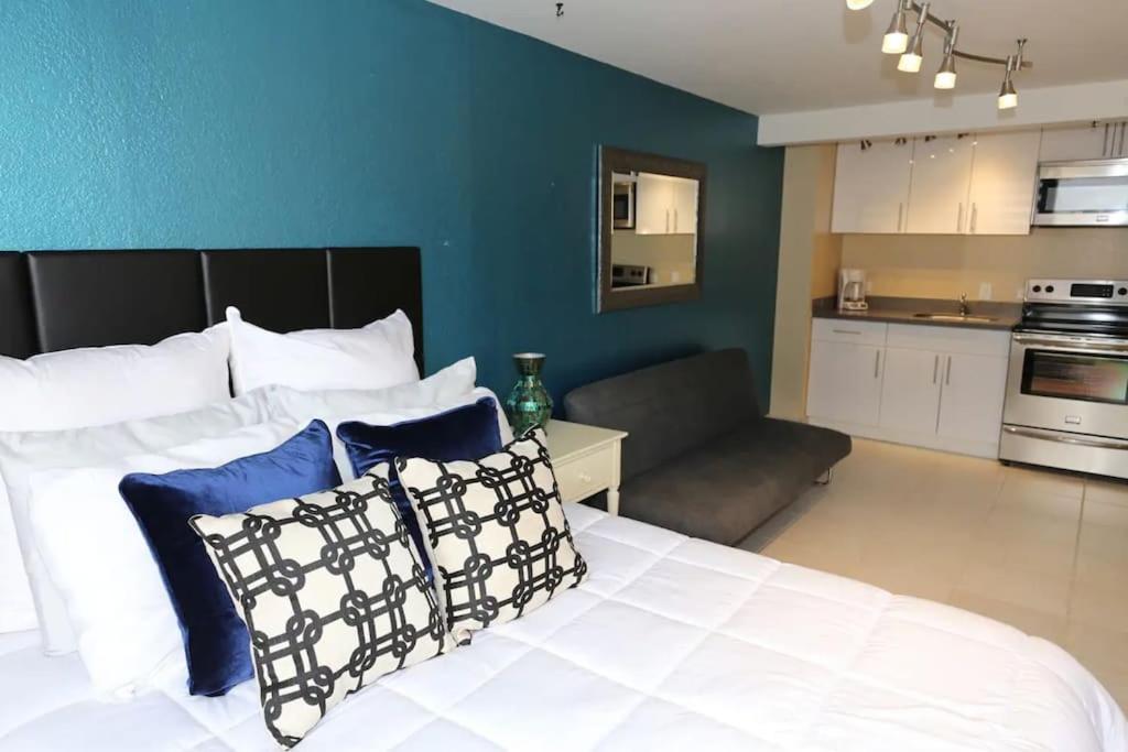 30th Fl King Bed View Apartment