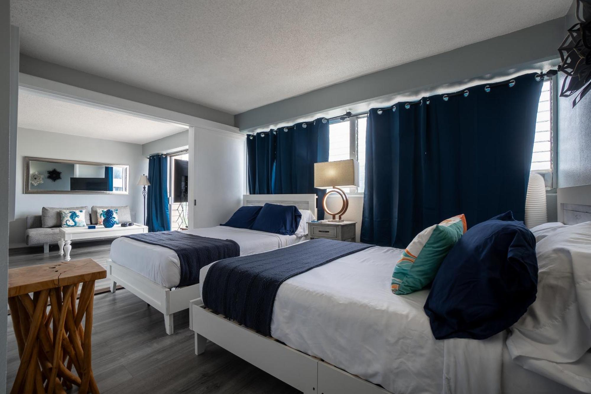 Apartment Free Parking, 2 Bedroom Waikiki Sleeps 6