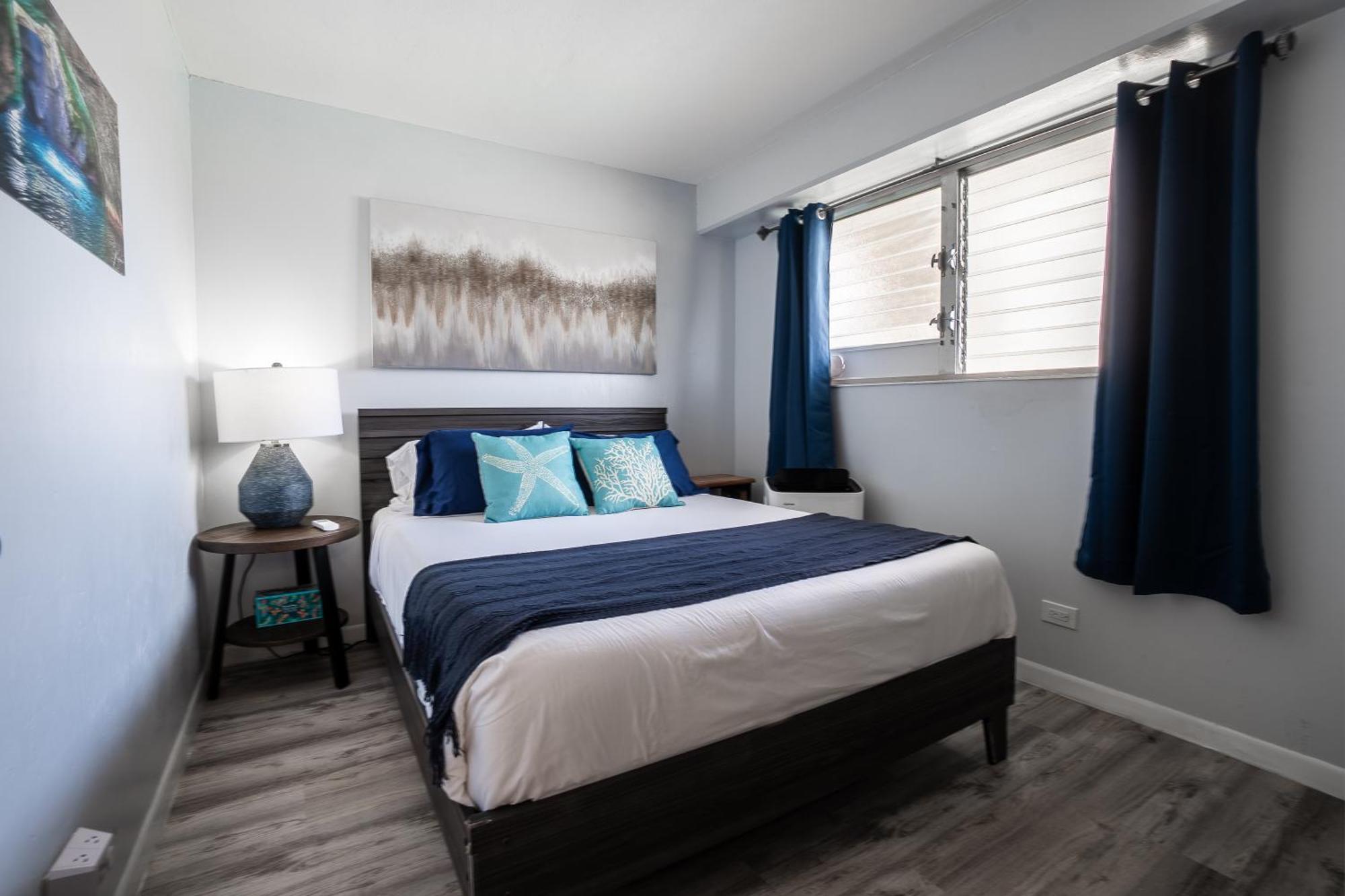 Spacious 2 Bedroom, 1 Bath Waikiki *