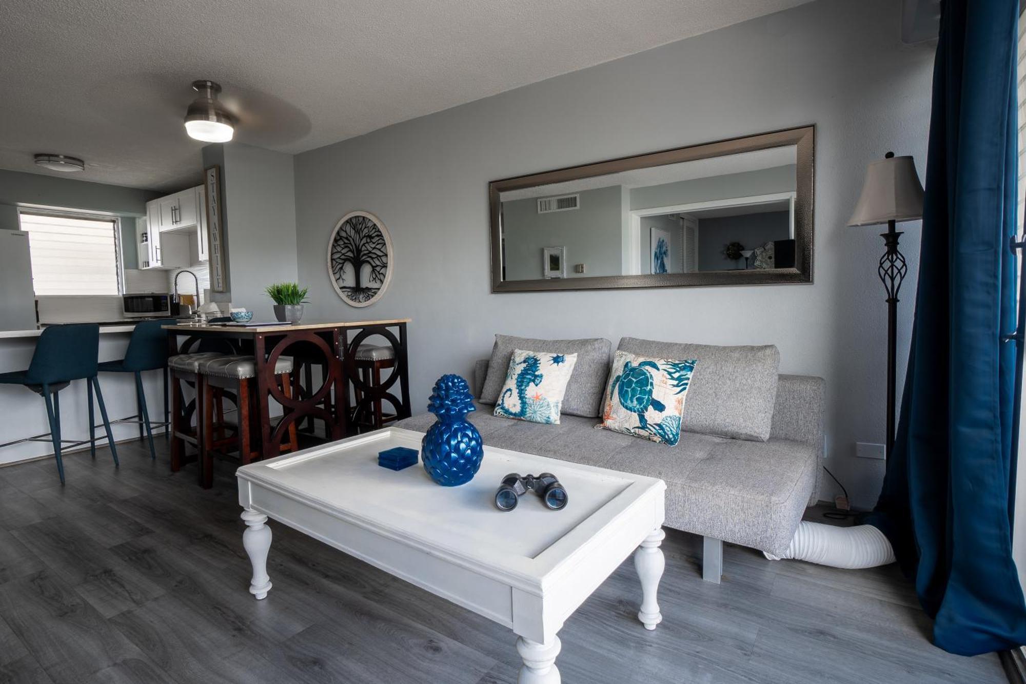 2 Bedroom Waikiki Sleeps 6 Free Parking *