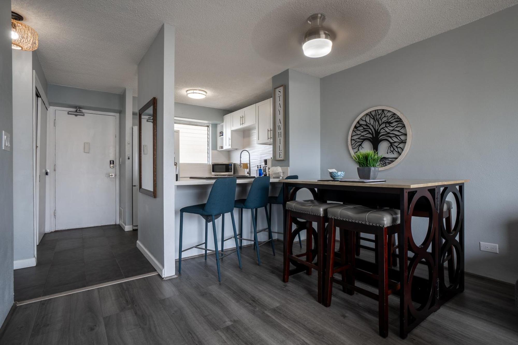 2 Bedroom Waikiki Sleeps 6 Free Parking Apartment Honolulu