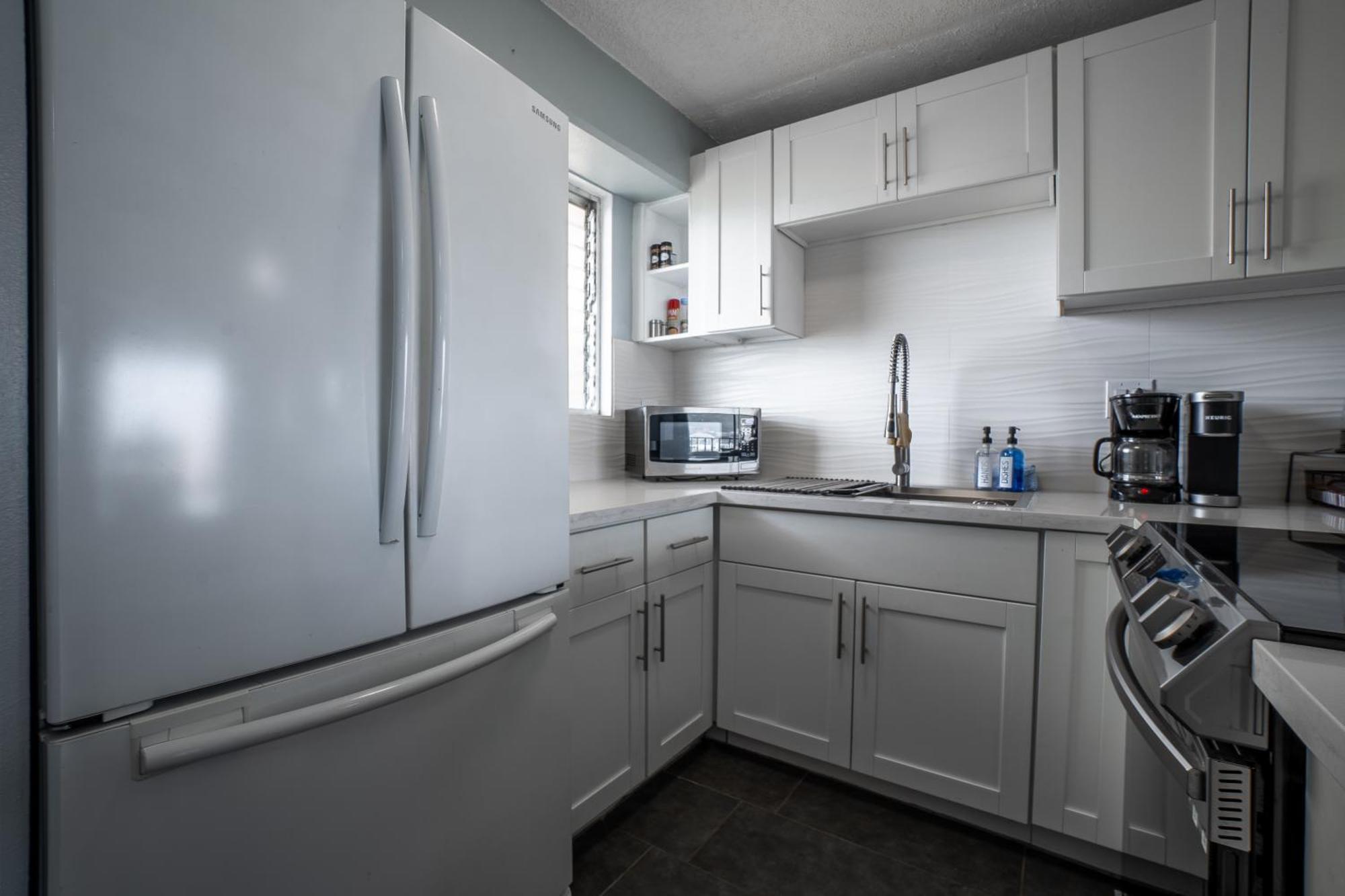2 Bedroom Waikiki Sleeps 6 Free Parking Apartment