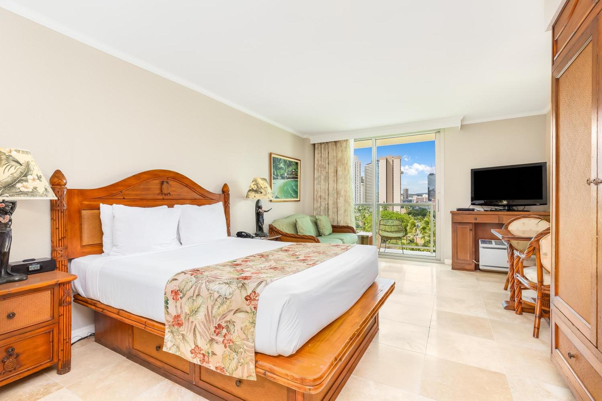 Hotel Luana Waikiki &