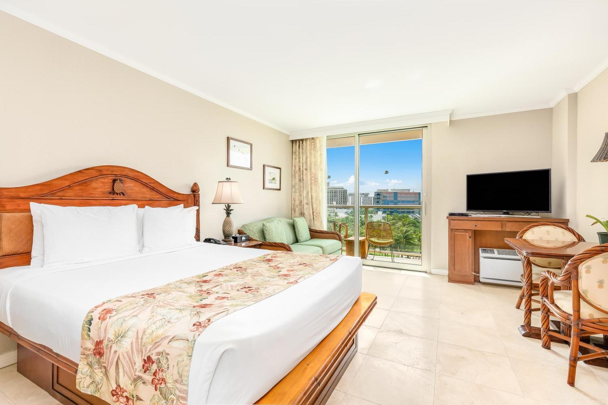 Hotel Luana Waikiki & Honolulu