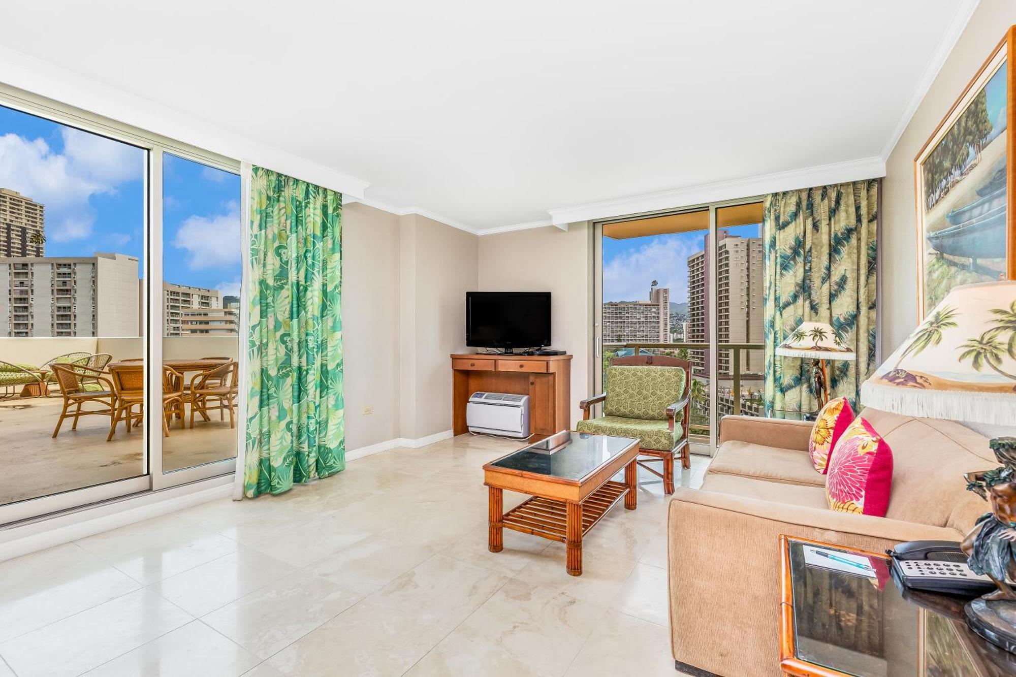 Hotel Luana Waikiki & Honolulu