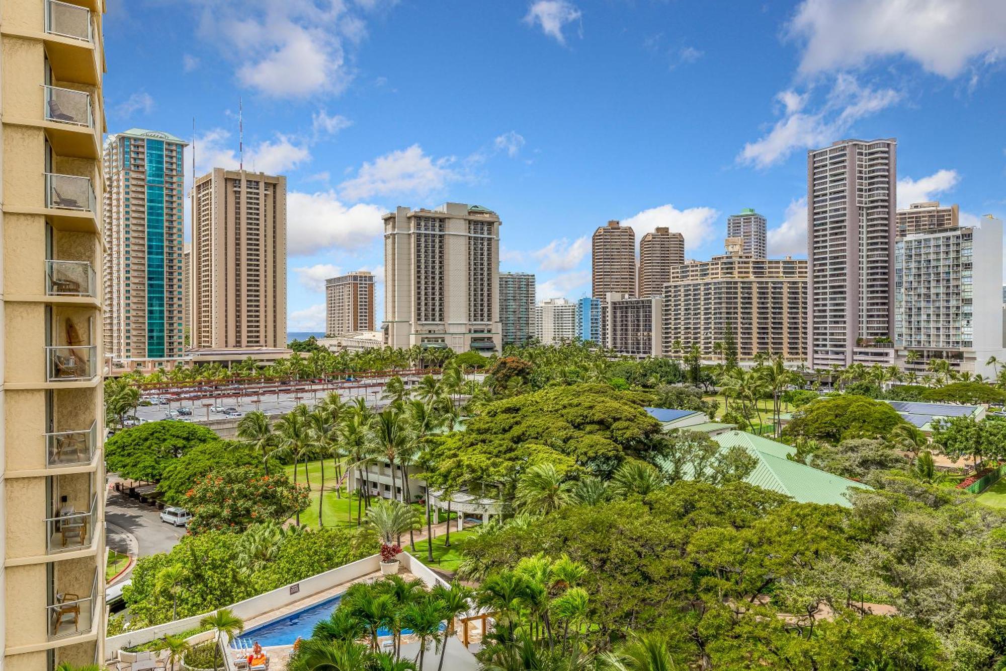 Hotel Luana Waikiki & Honolulu