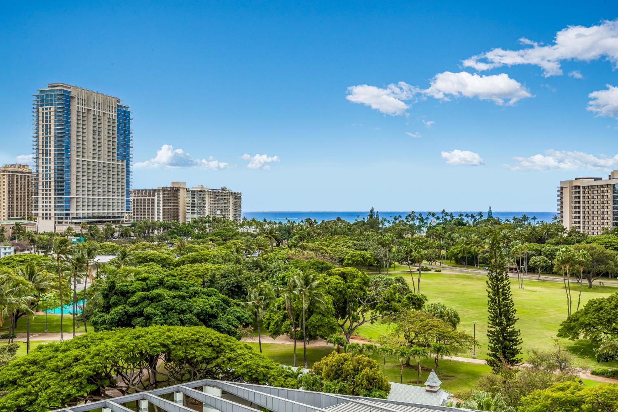 Luana Waikiki & 4*