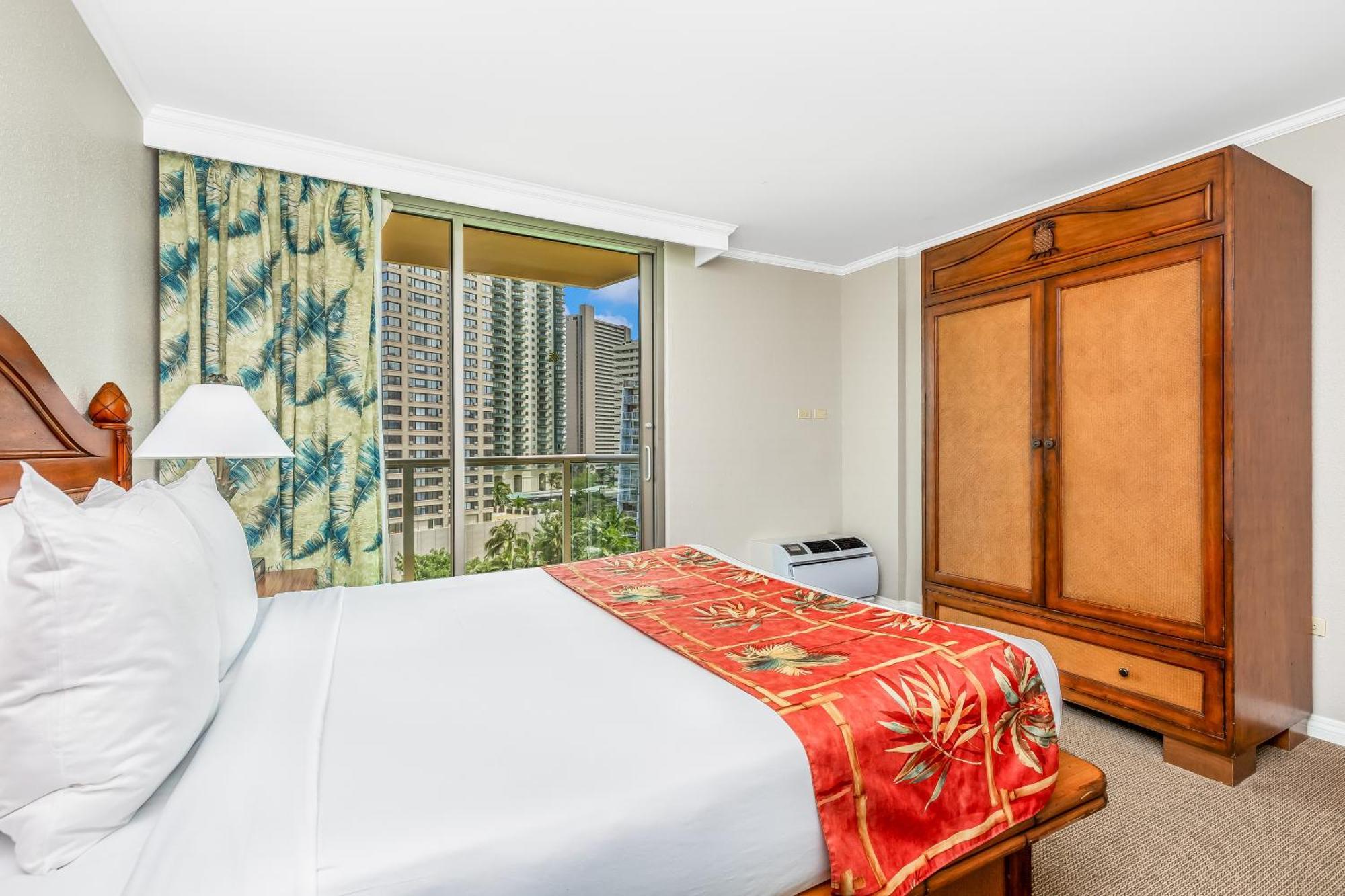 Luana Waikiki & Hotel Honolulu