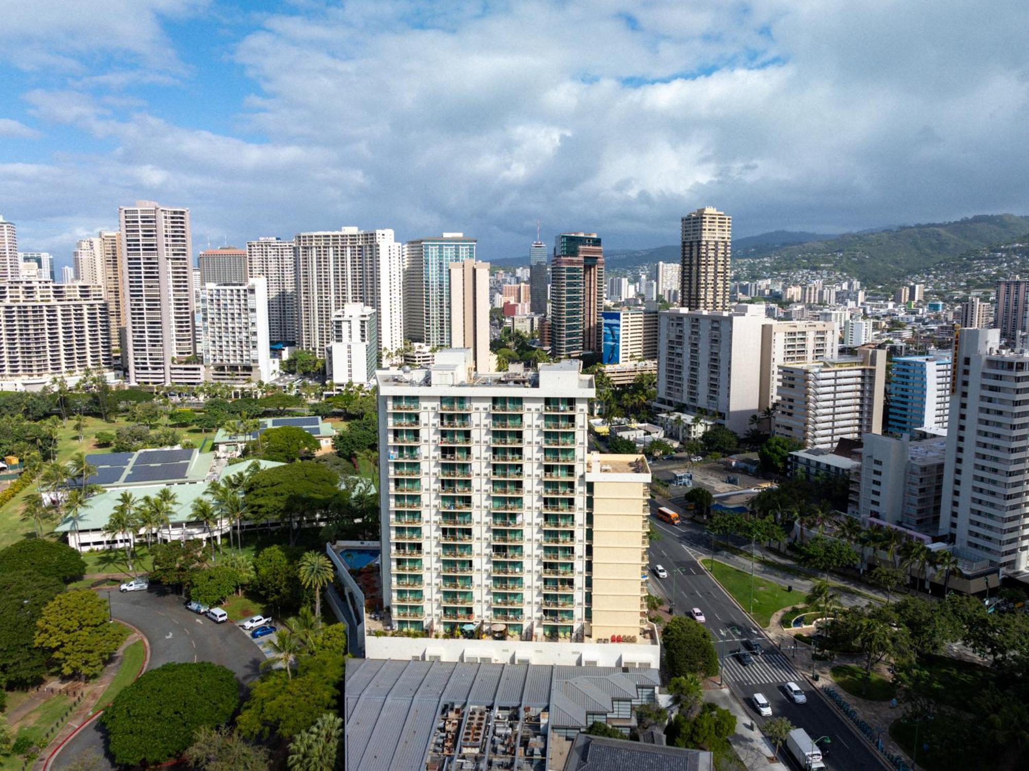 Luana Waikiki &