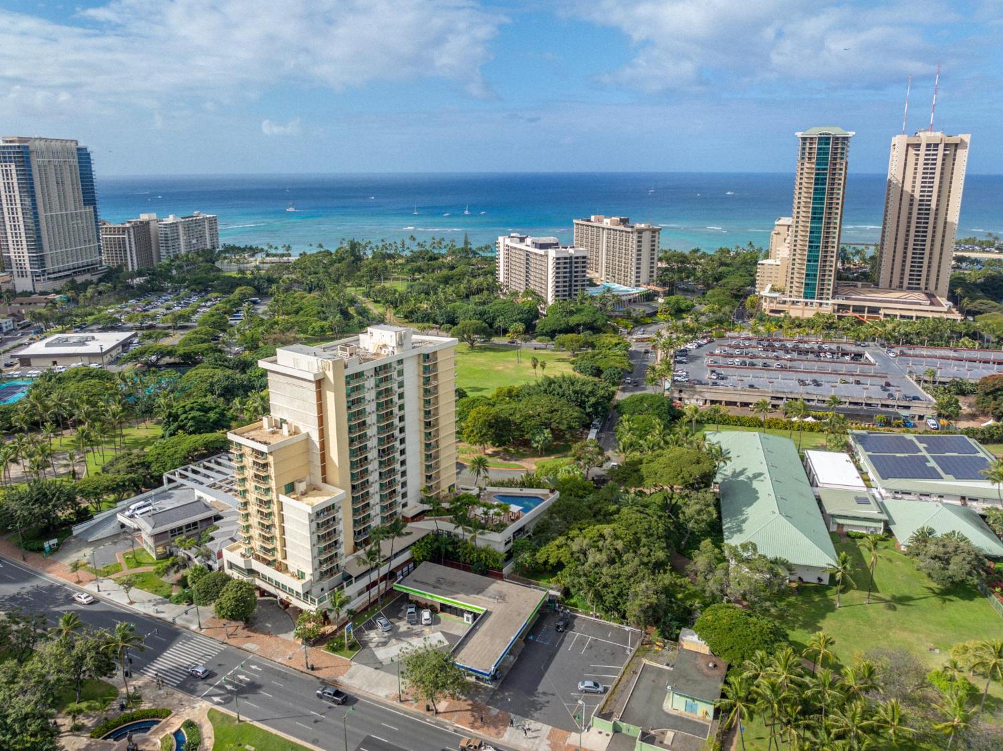 Luana Waikiki & Hotel 4*
