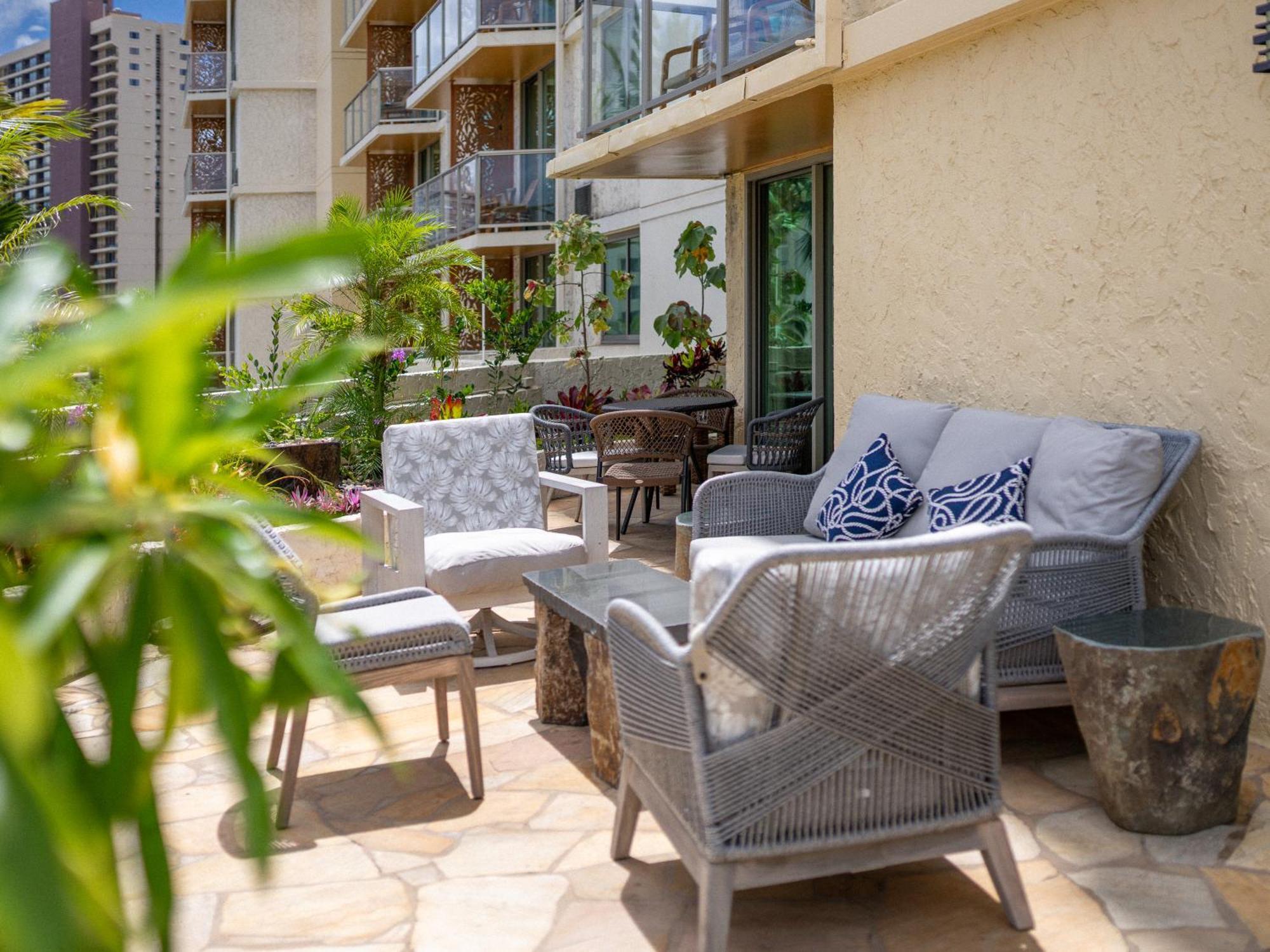 Luana Waikiki & Hotel 4*