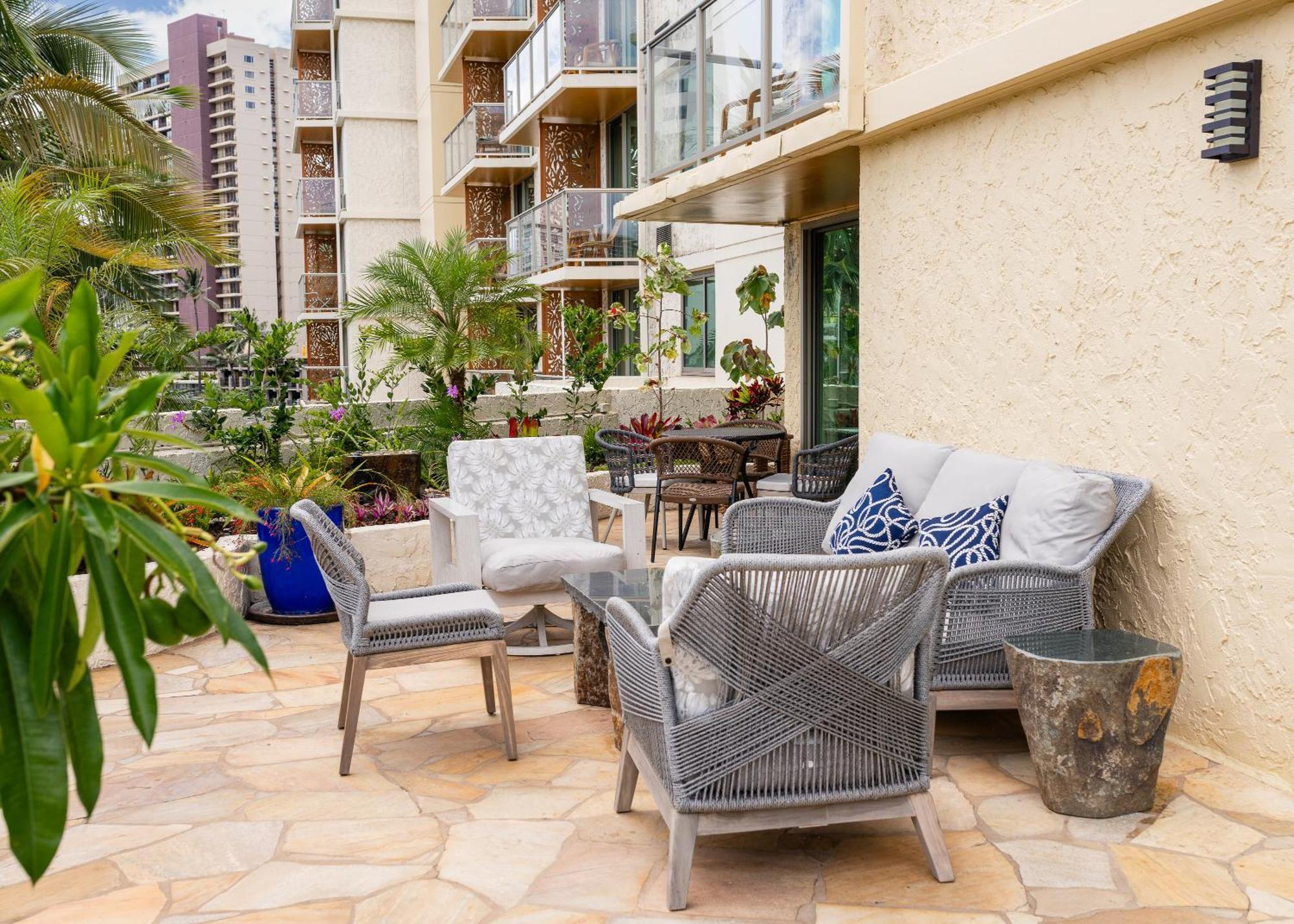 Luana Waikiki & Honolulu