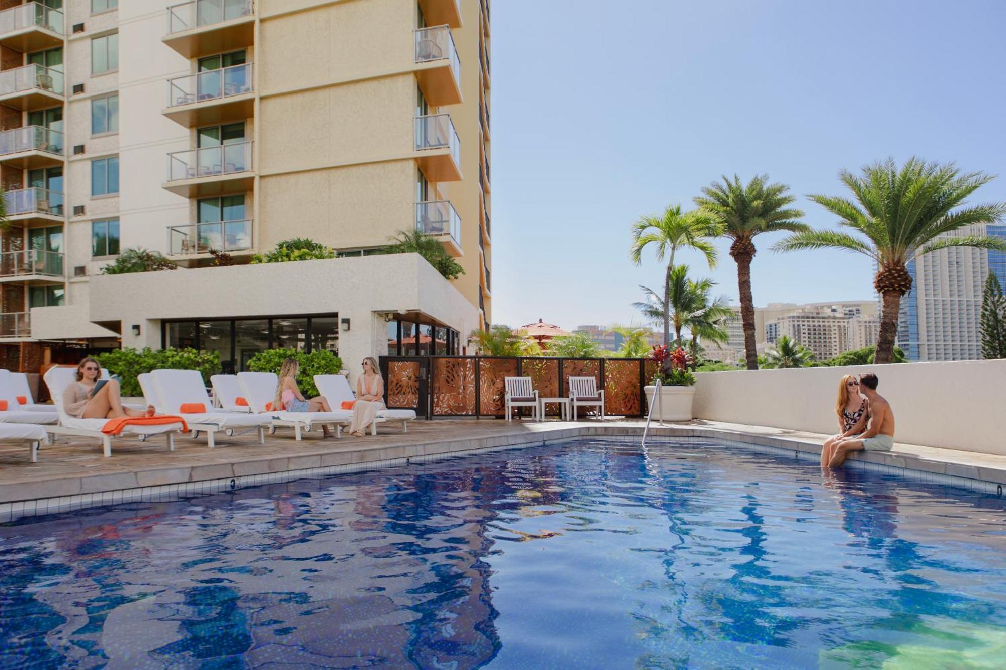 Luana Waikiki & Hotel 4*
