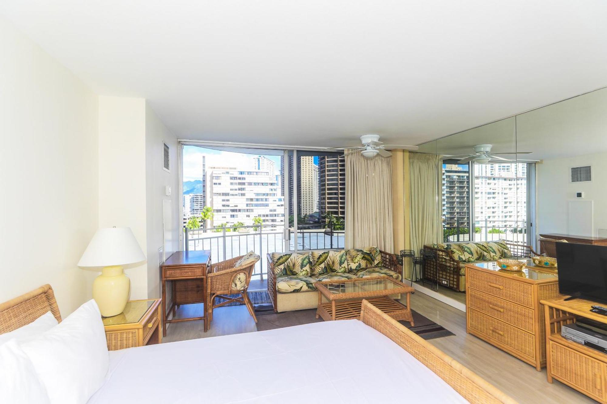 Ilikai Marina 1091 View Apartment *
