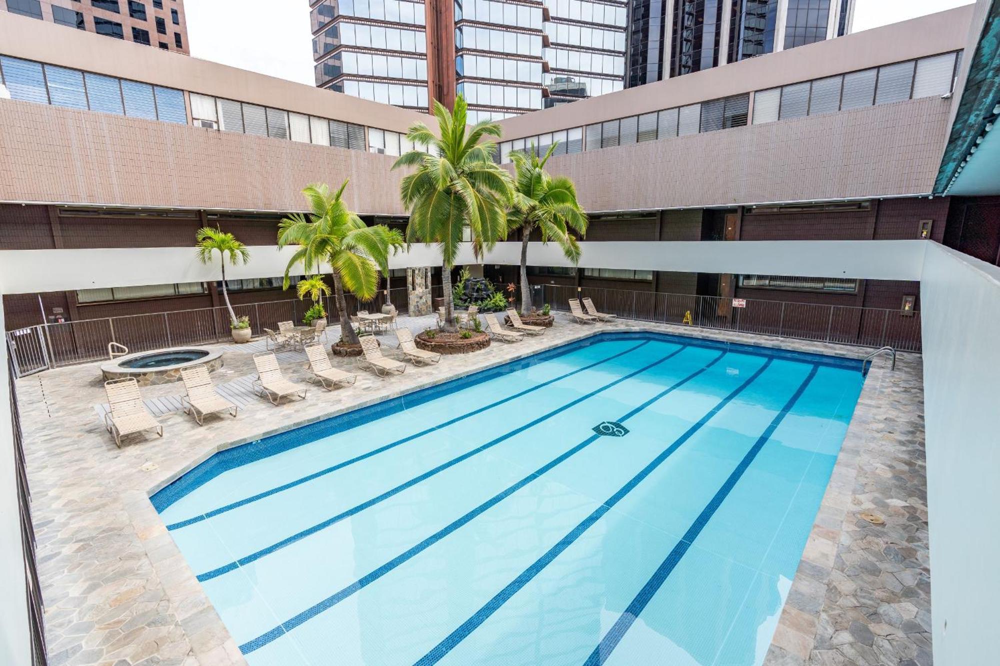 Downtown Skyview - 1bed&den- Free Parking Honolulu