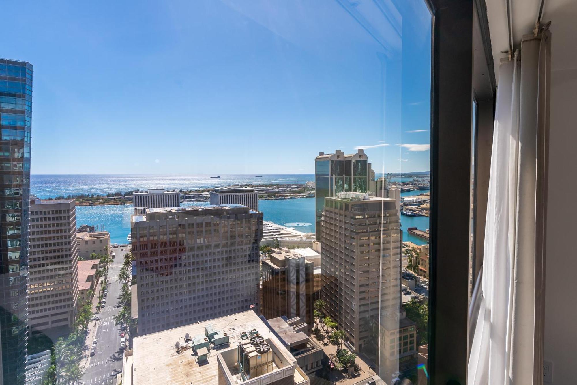 Downtown Skyview - 1bed&den- Free Parking Honolulu