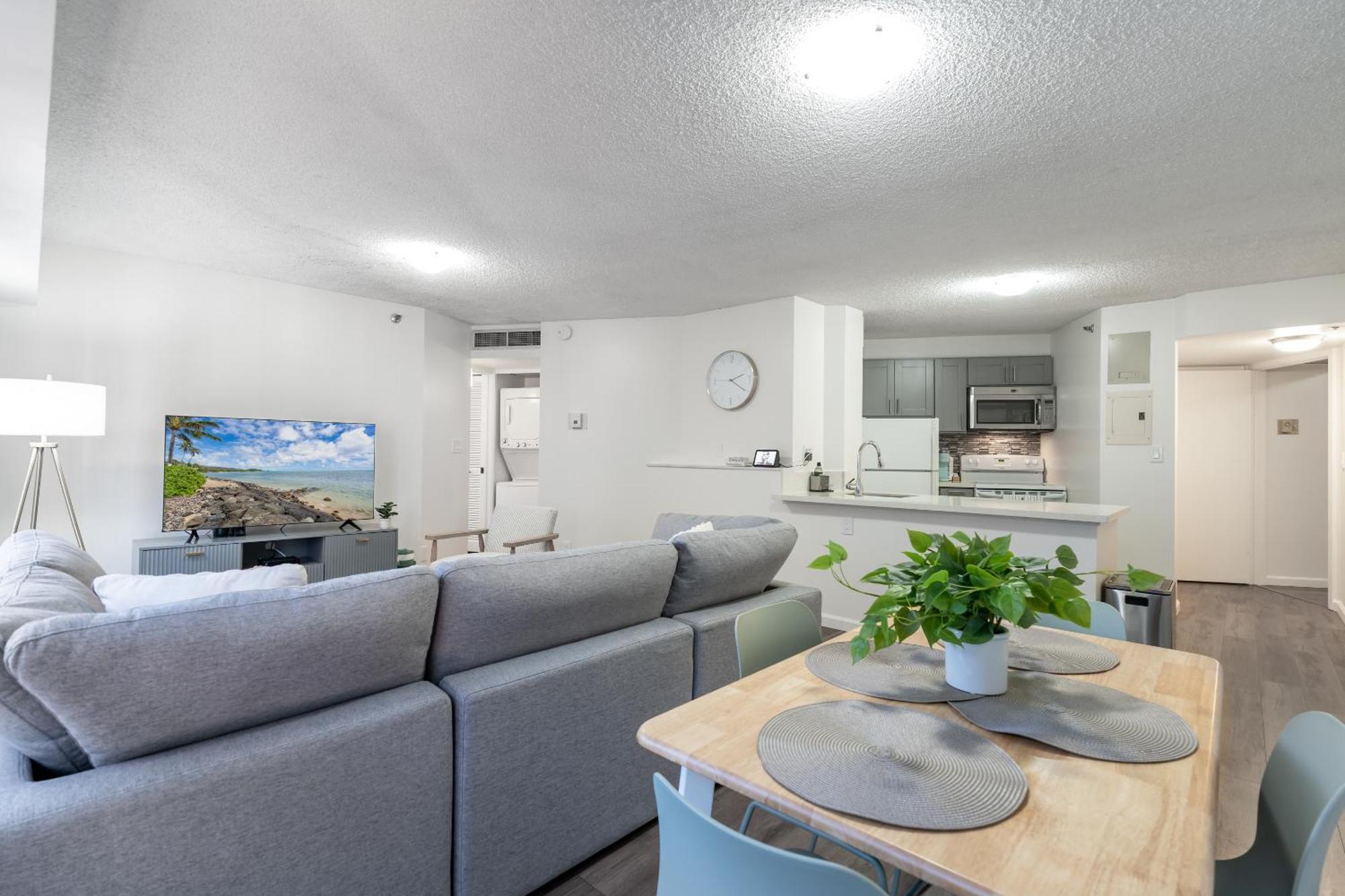 Downtown Skyview - 1bed&den- Free Parking Honolulu