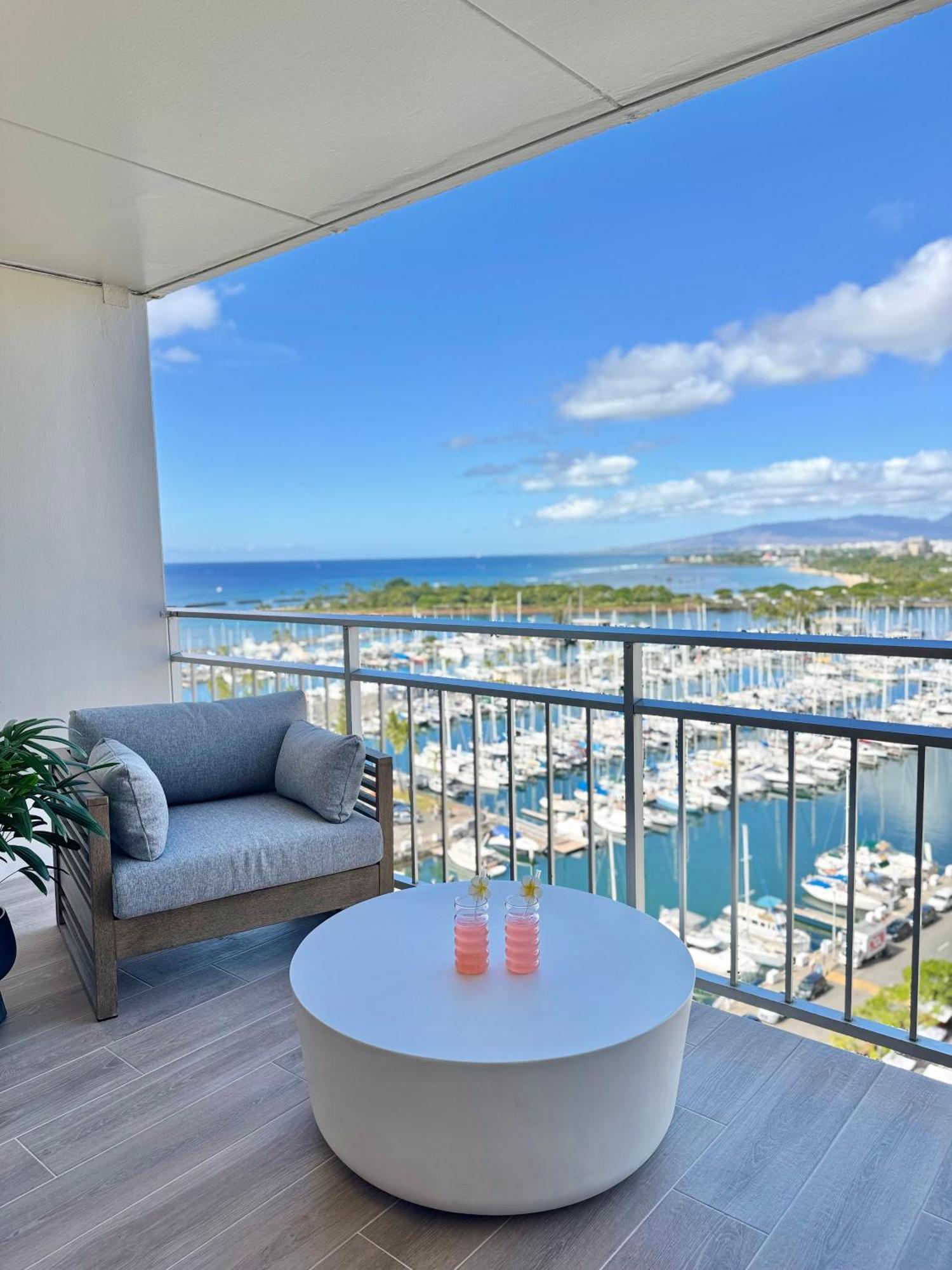 Panoramic Oceanview - Full Kitchen In Each Room, 2 Swimming Pools, Onsite Restaurants, Fireworks Every Friday Apartment Honolulu