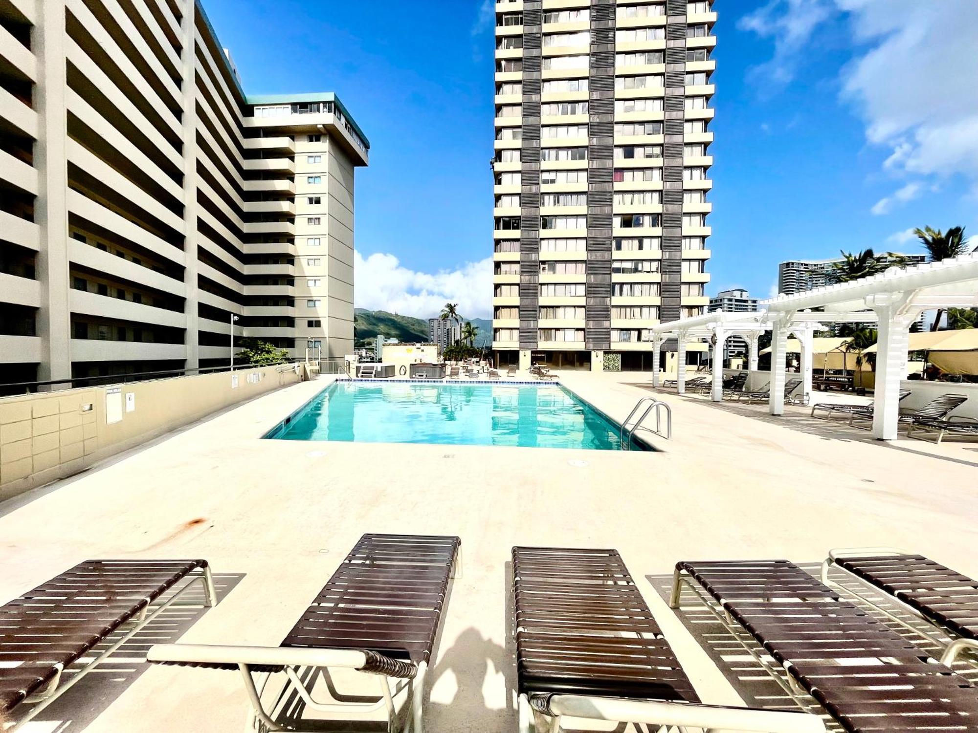Ocean Canal Mountain View Steps From Waikiki 6person