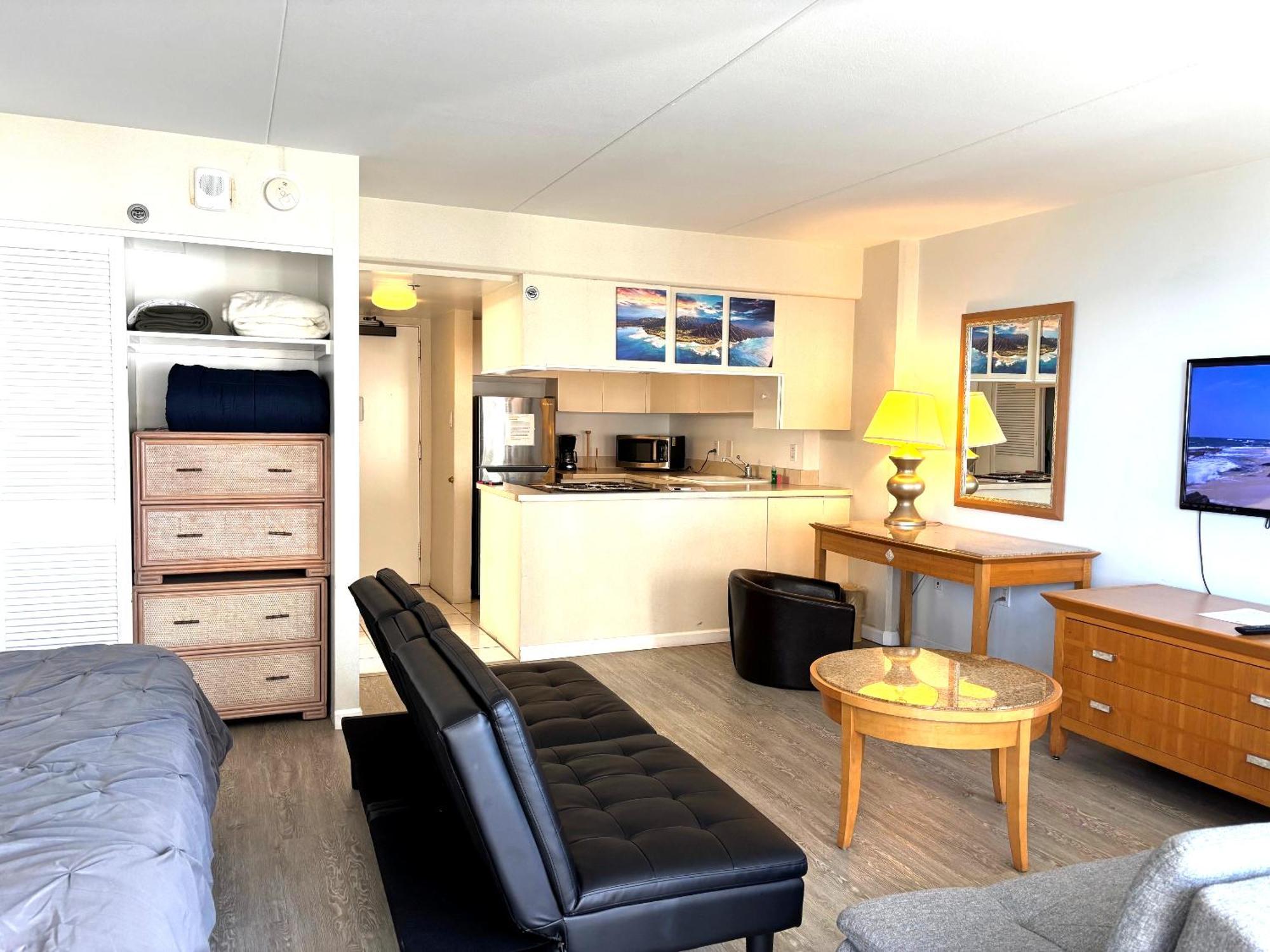 Ilikai 1042 - Spacious With Ocean-lagoon Views *