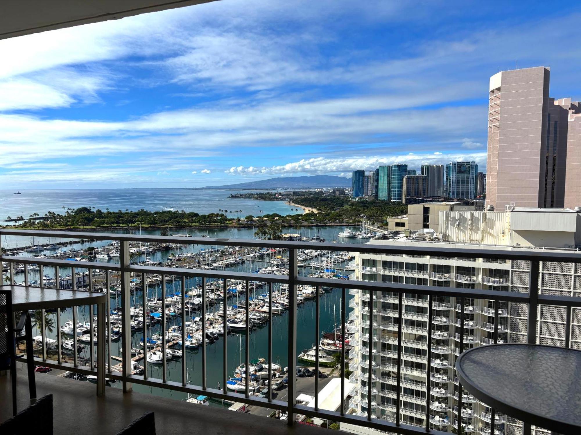 Ilikai 2127 - Spacious With Spectacular Ocean & Harbor Views Holiday home