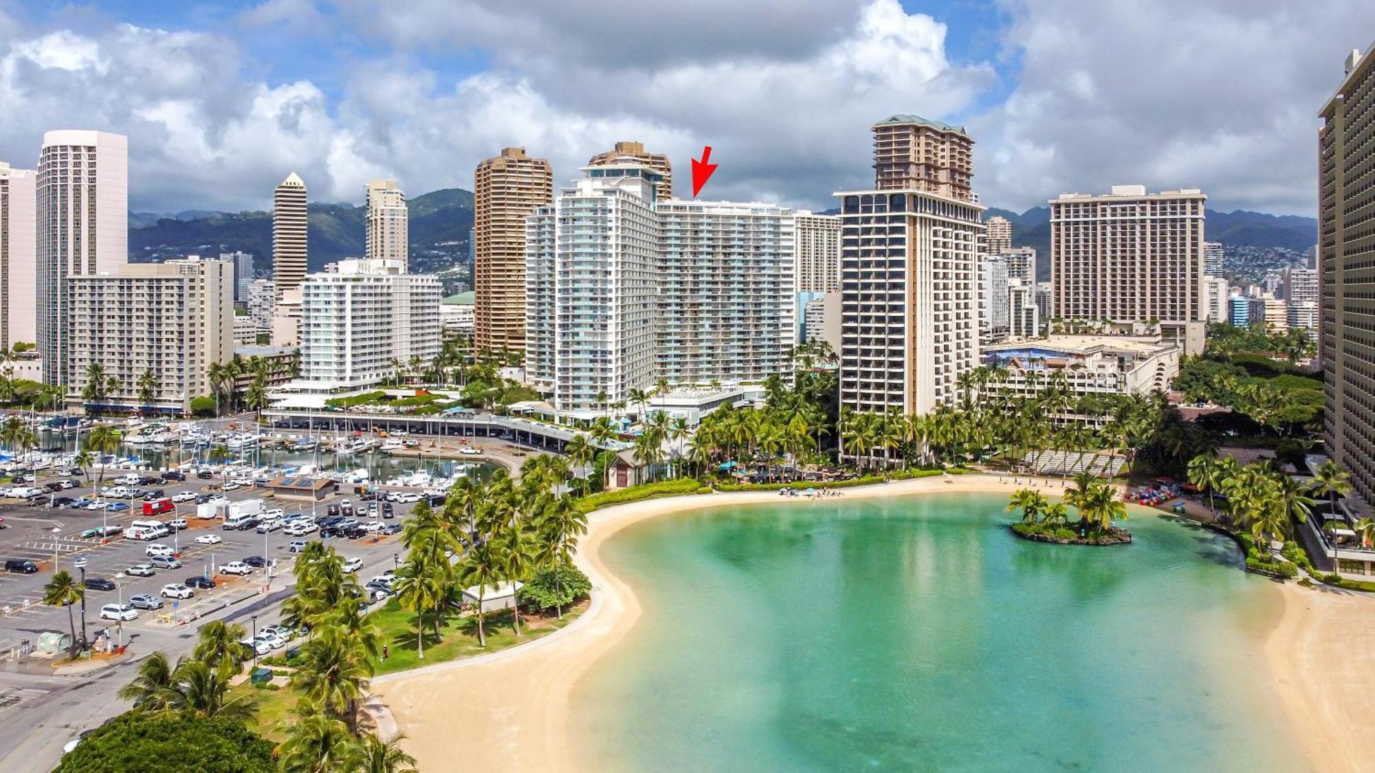 Upscale 2br & 2ba Ocean View In Waikiki With Parking!