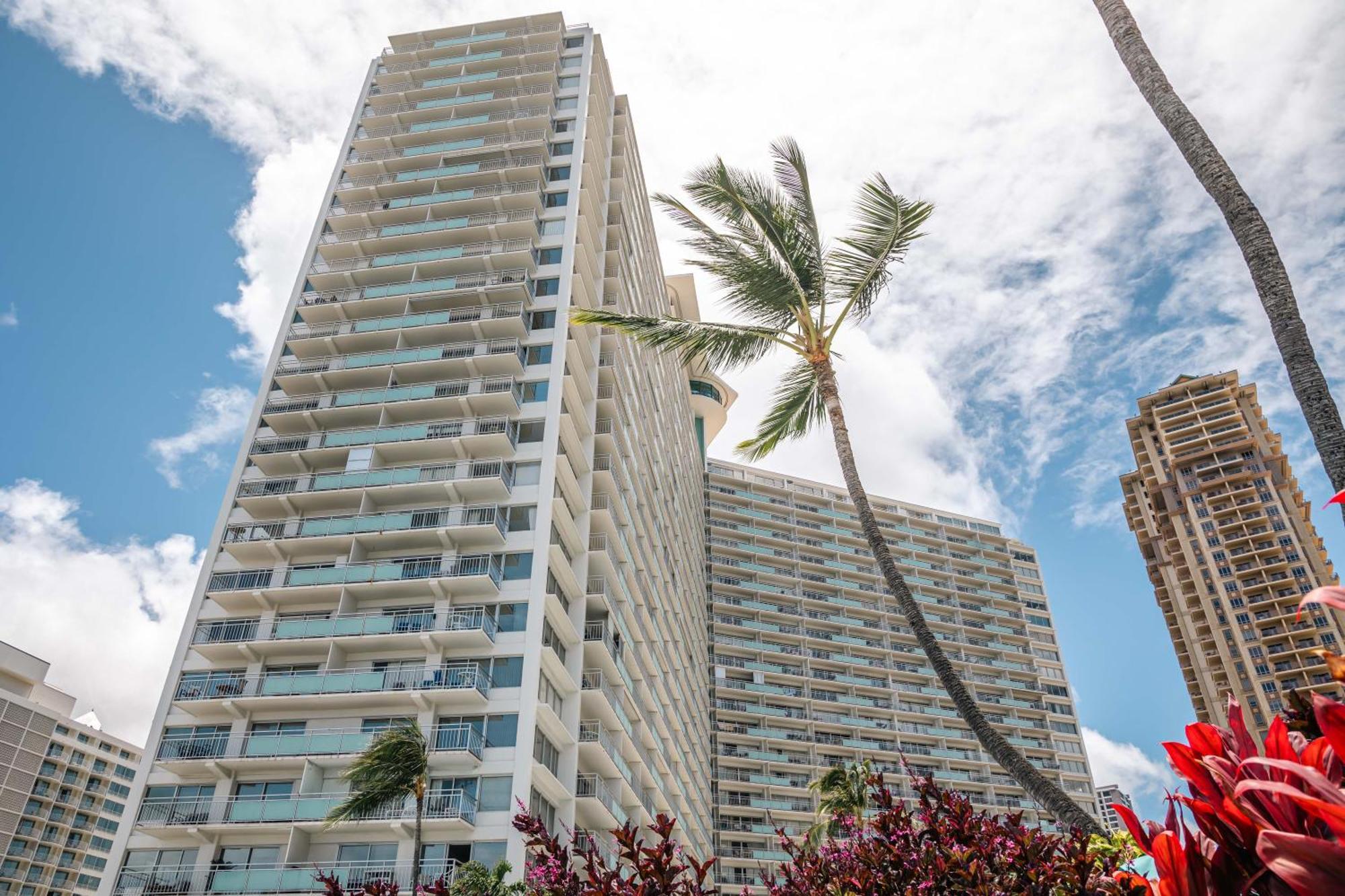 Upscale 2br & 2ba Ocean View In Waikiki With Parking! Honolulu