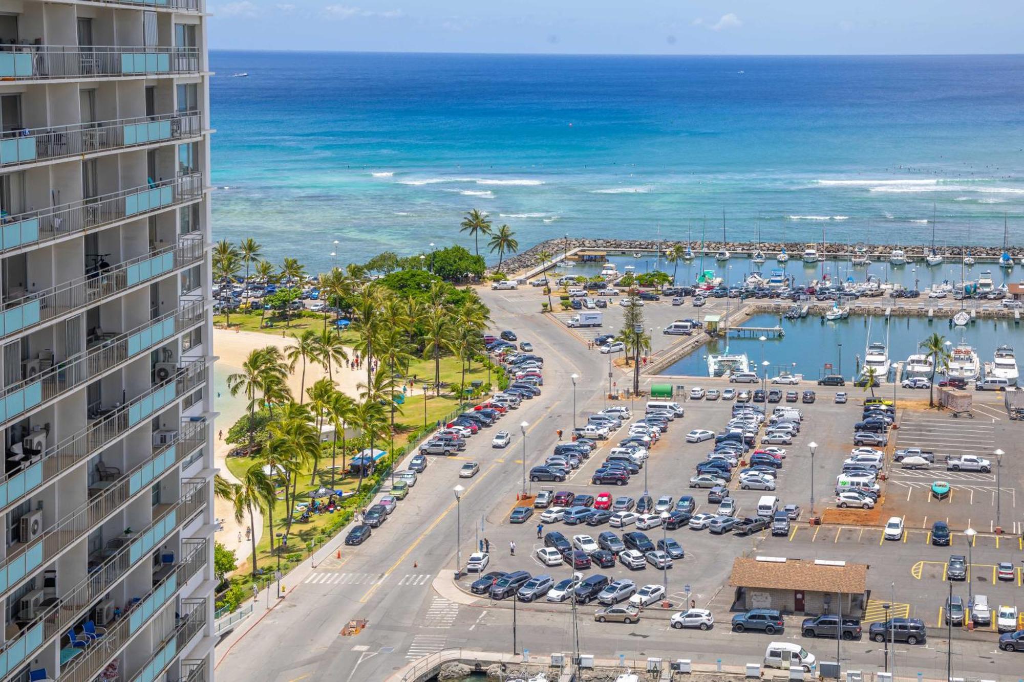 Apartment Upscale 2br & 2ba Ocean View In Waikiki With Parking!