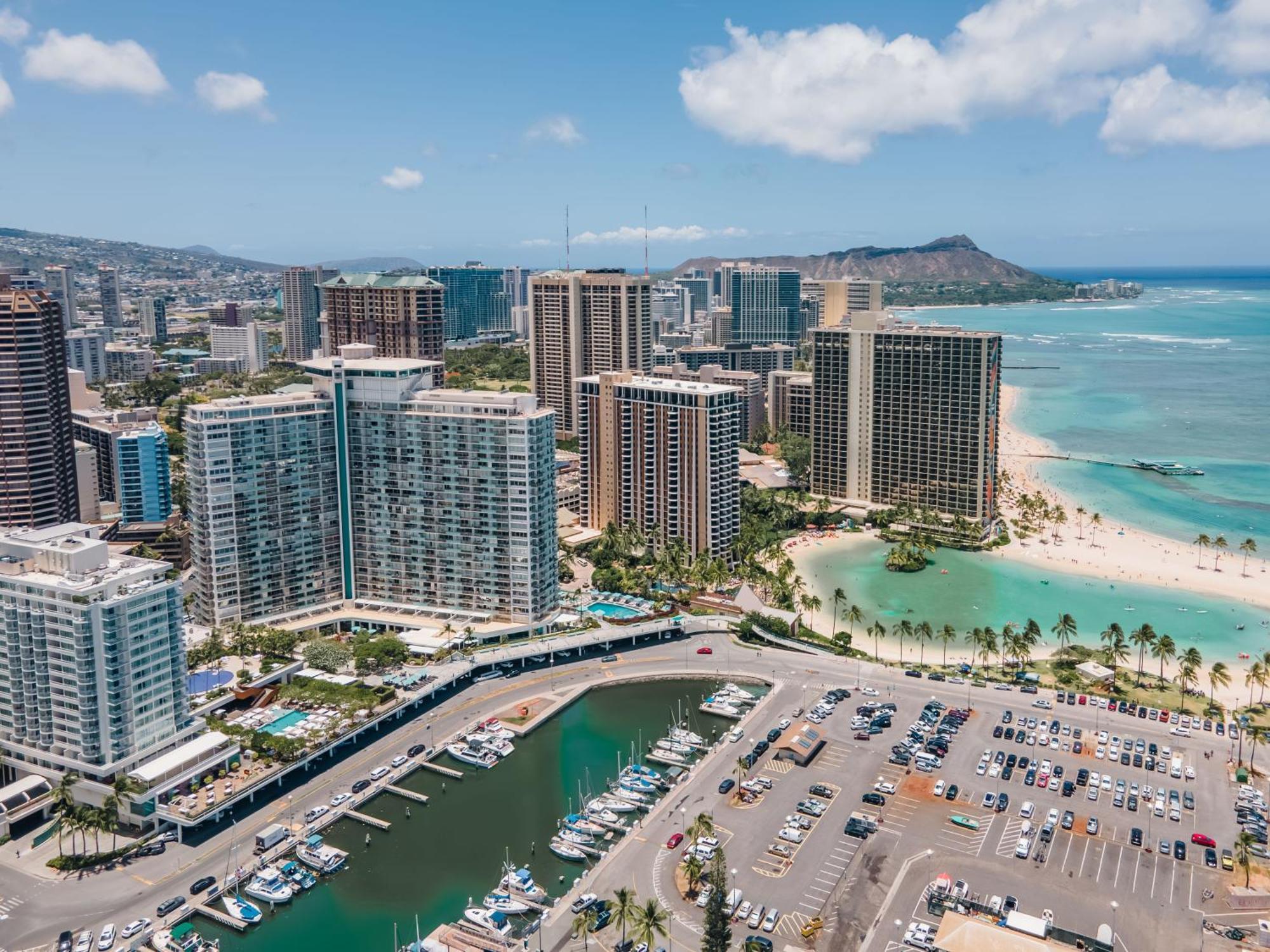Upscale 2br & 2ba Ocean View In Waikiki With Parking! Apartment *