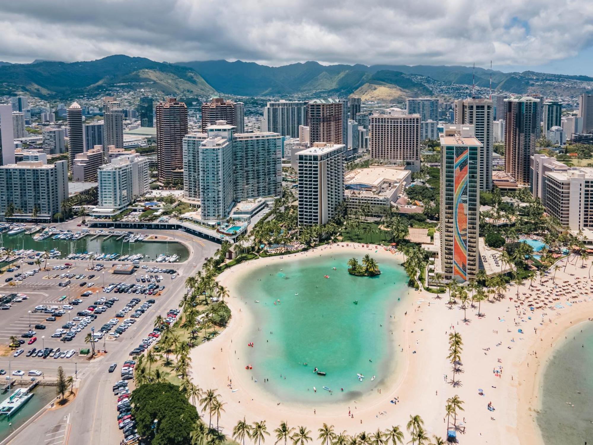Upscale 2br & 2ba Ocean View In Waikiki With Parking! *