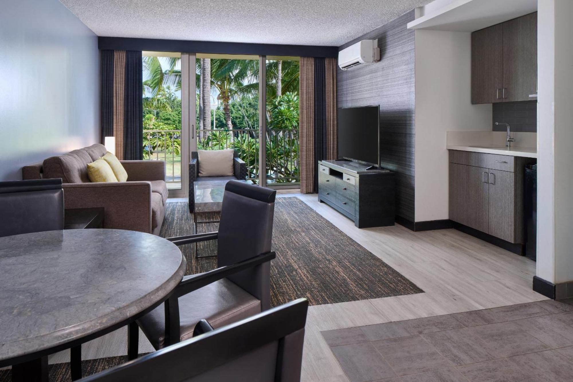 Kaimana Hotel 3*