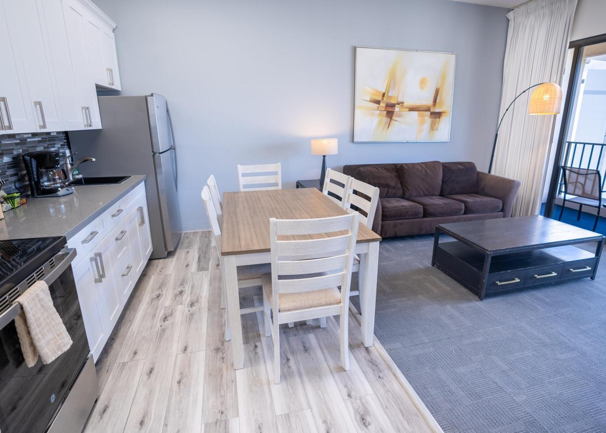 Apartment Waikiki Banyan Located One Block From Waikiki Beach! Honolulu