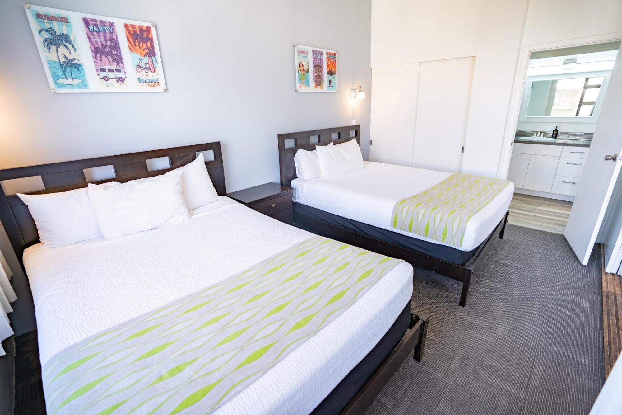 Waikiki Banyan Located One Block From Waikiki Beach! Honolulu