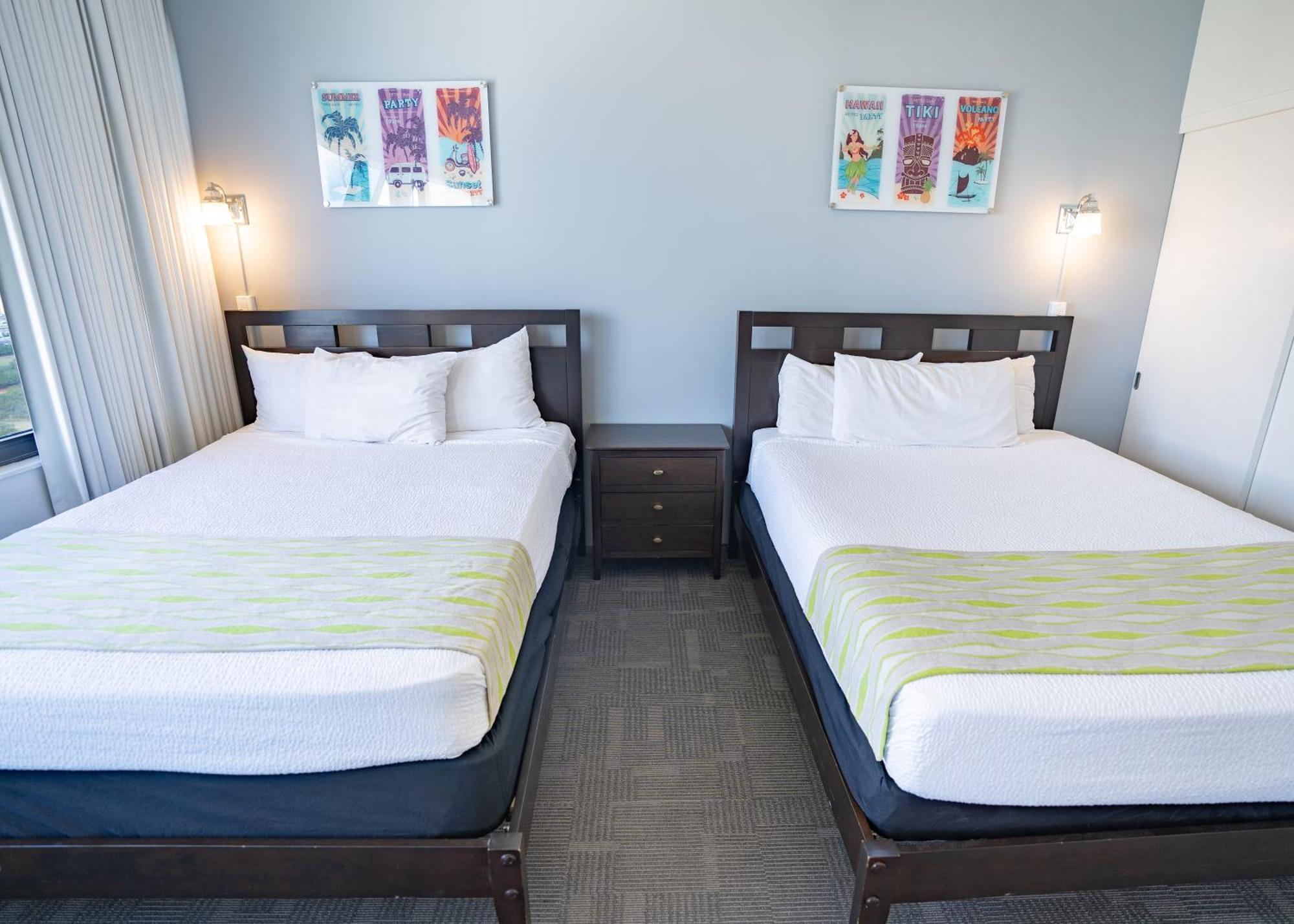 Waikiki Banyan Located One Block From Waikiki Beach! Apartment