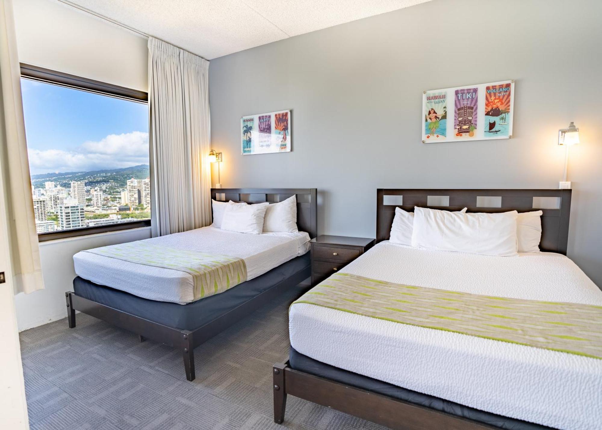 Apartment Waikiki Banyan Located One Block From Waikiki Beach!