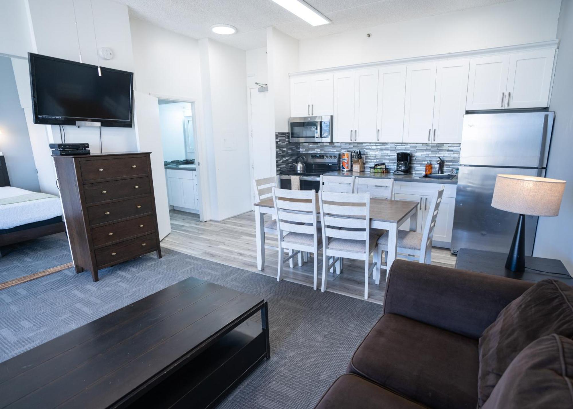 Waikiki Banyan Located One Block From Waikiki Beach!