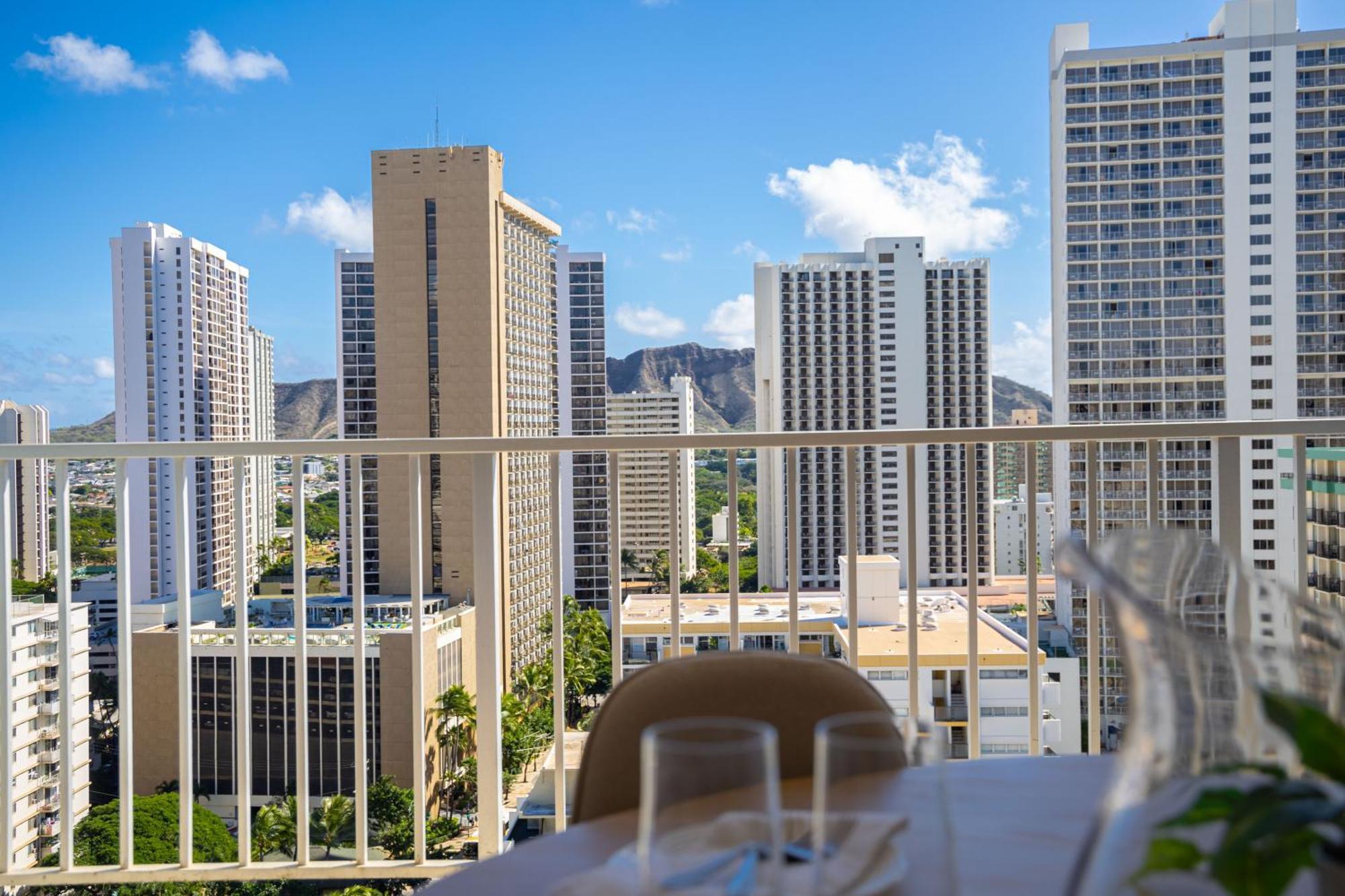 Stylish With Great Ocean Views & Near Beach! * Honolulu