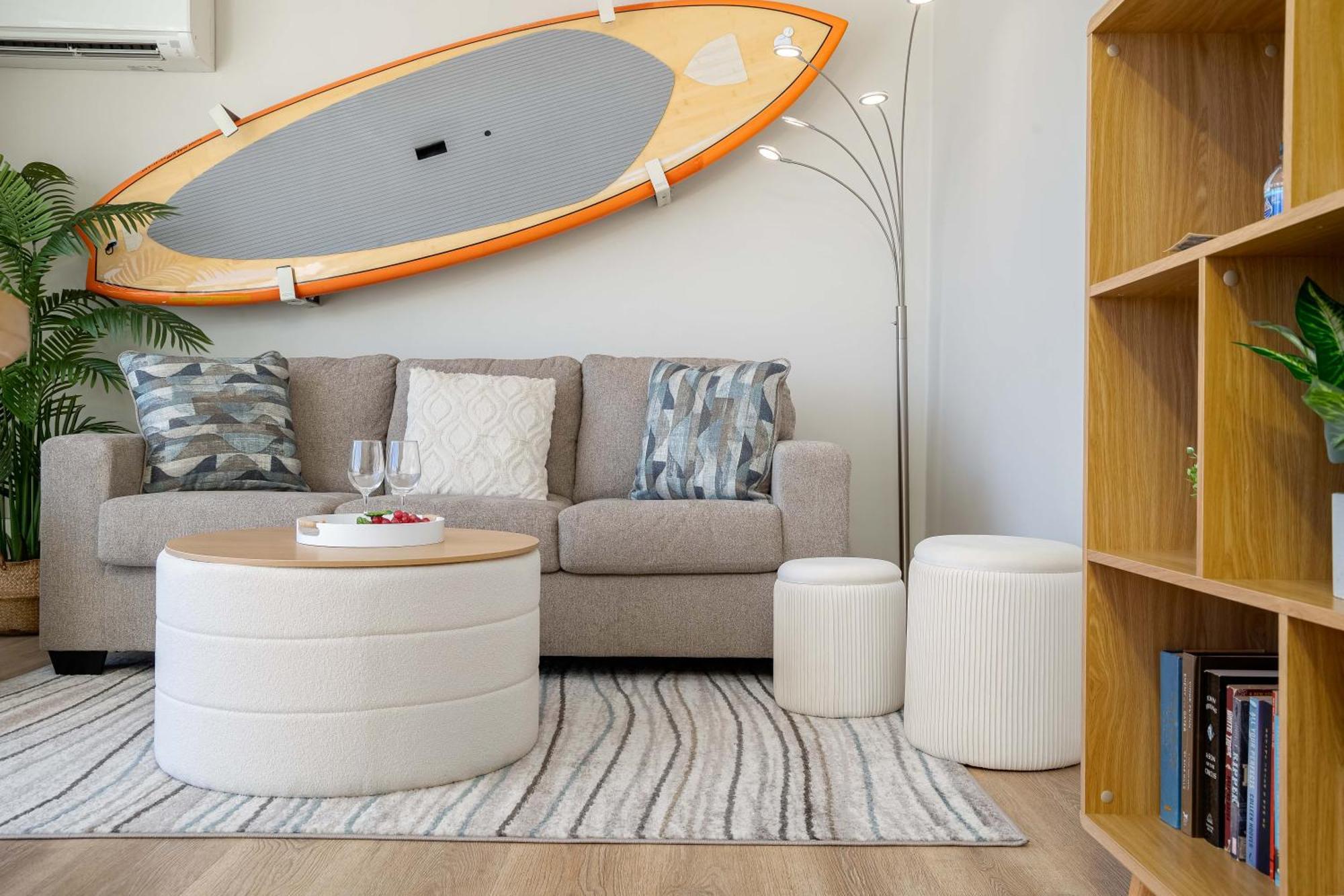 Apartment Stylish With Great Ocean Views & Near Beach! *