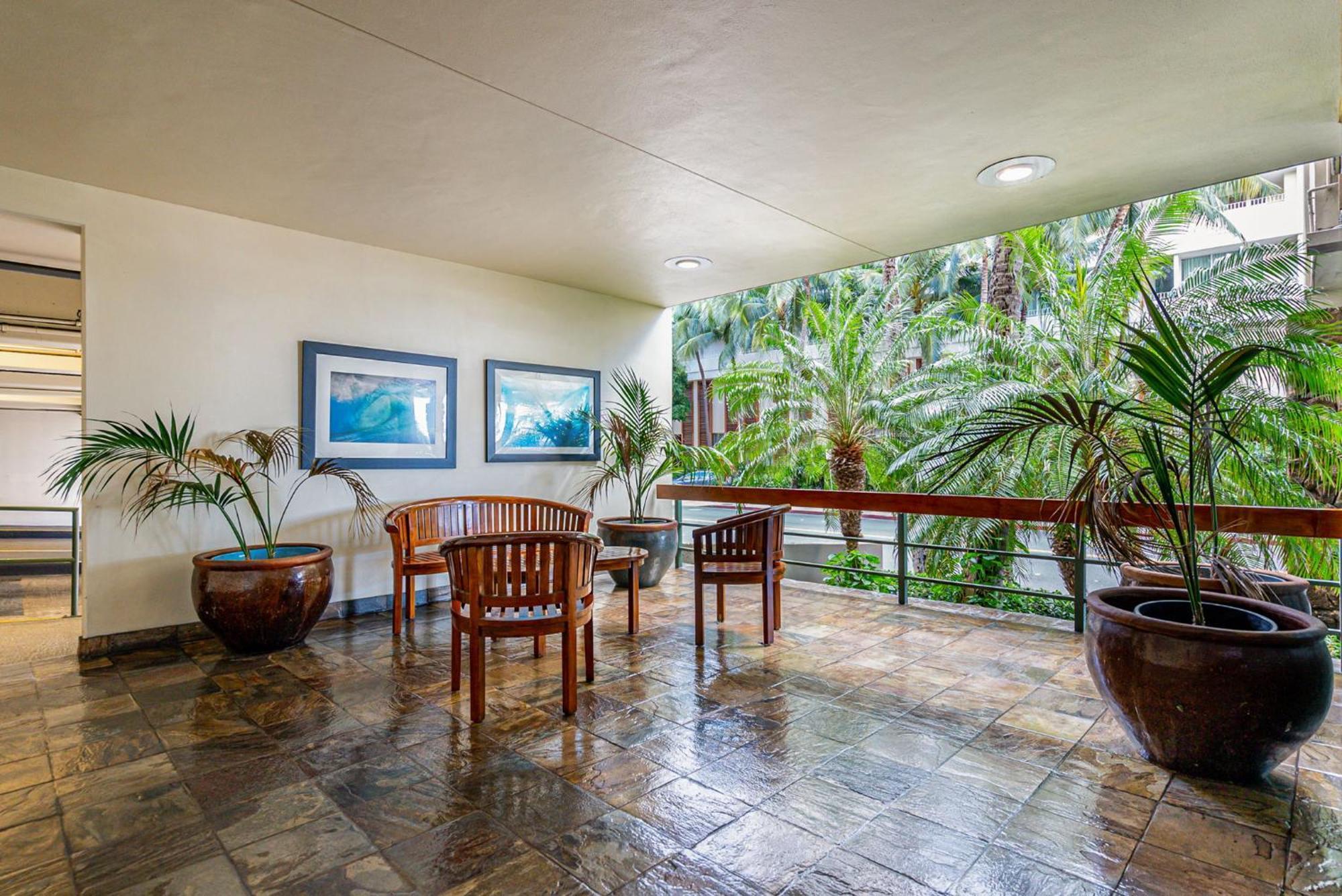 Oceanfront Renovated Getaway In Waikiki * Honolulu