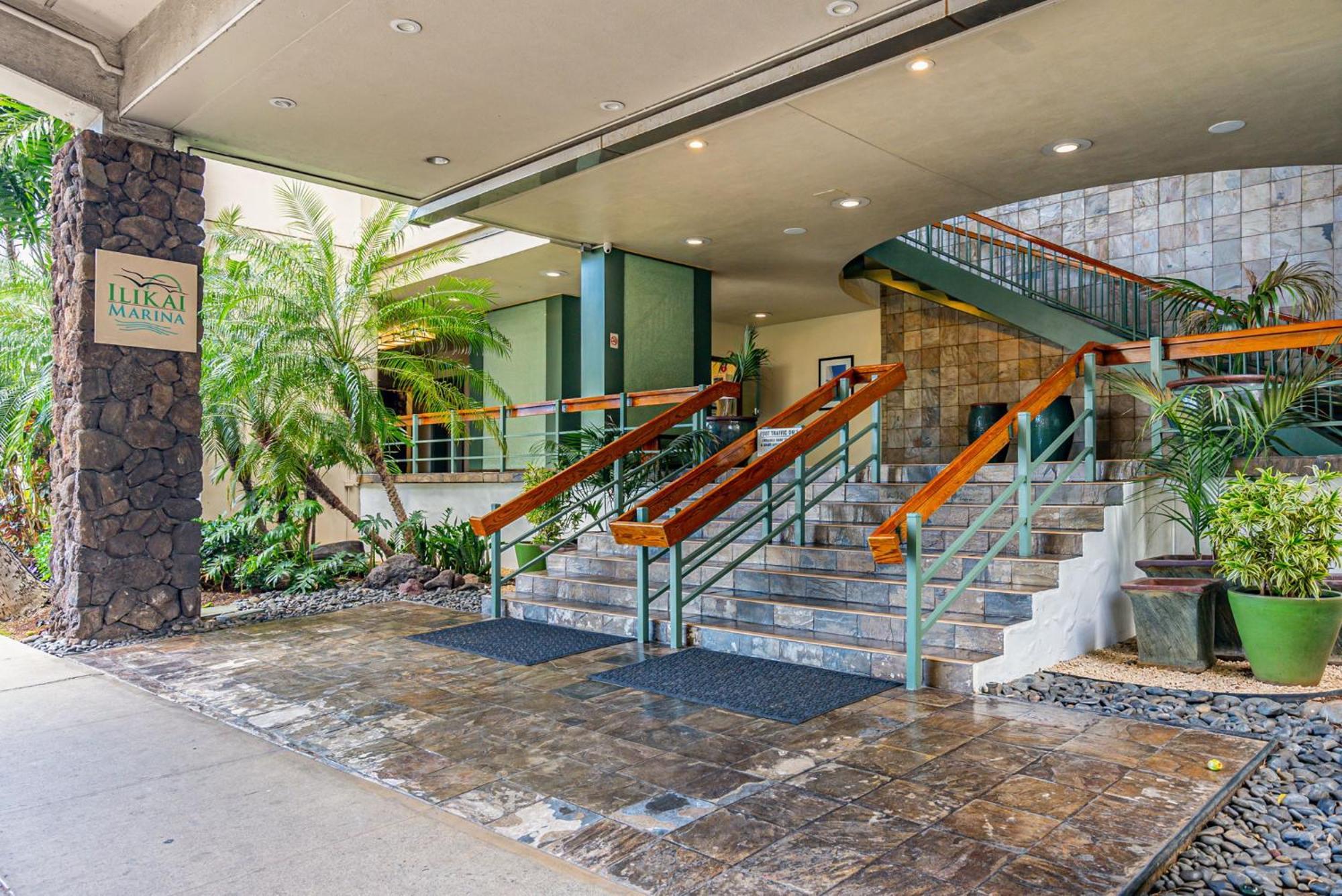 Apartment Oceanfront Renovated Getaway In Waikiki
