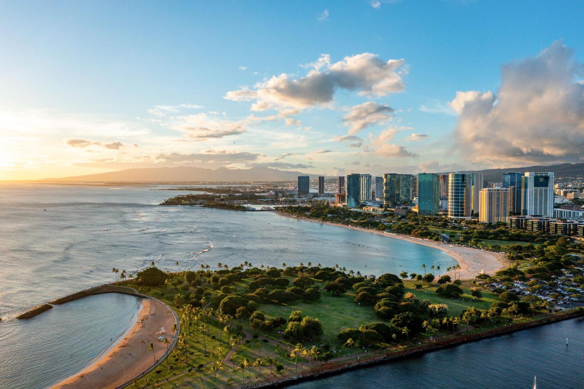 Oceanfront Renovated Getaway In Waikiki Apartment Honolulu
