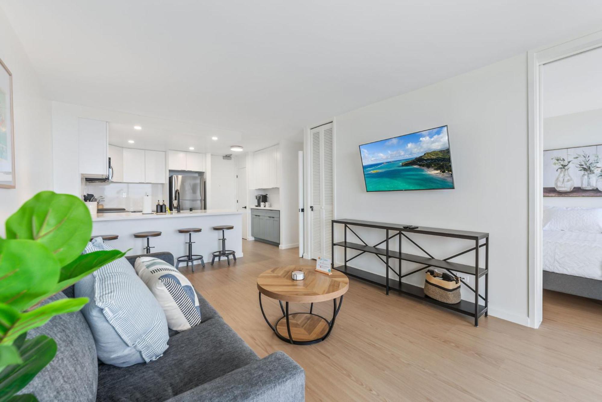 Oceanfront Renovated Getaway In Waikiki Apartment *