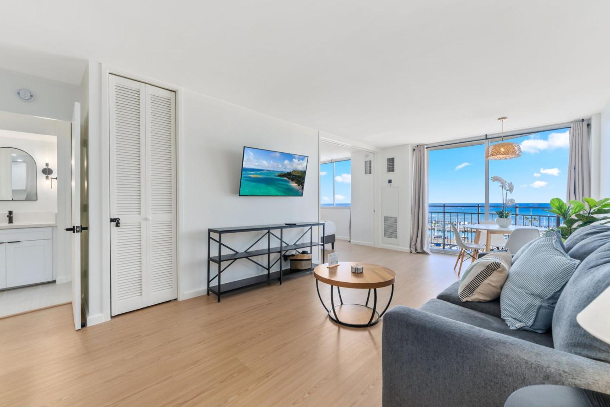 Apartment Oceanfront Renovated Getaway In Waikiki Honolulu