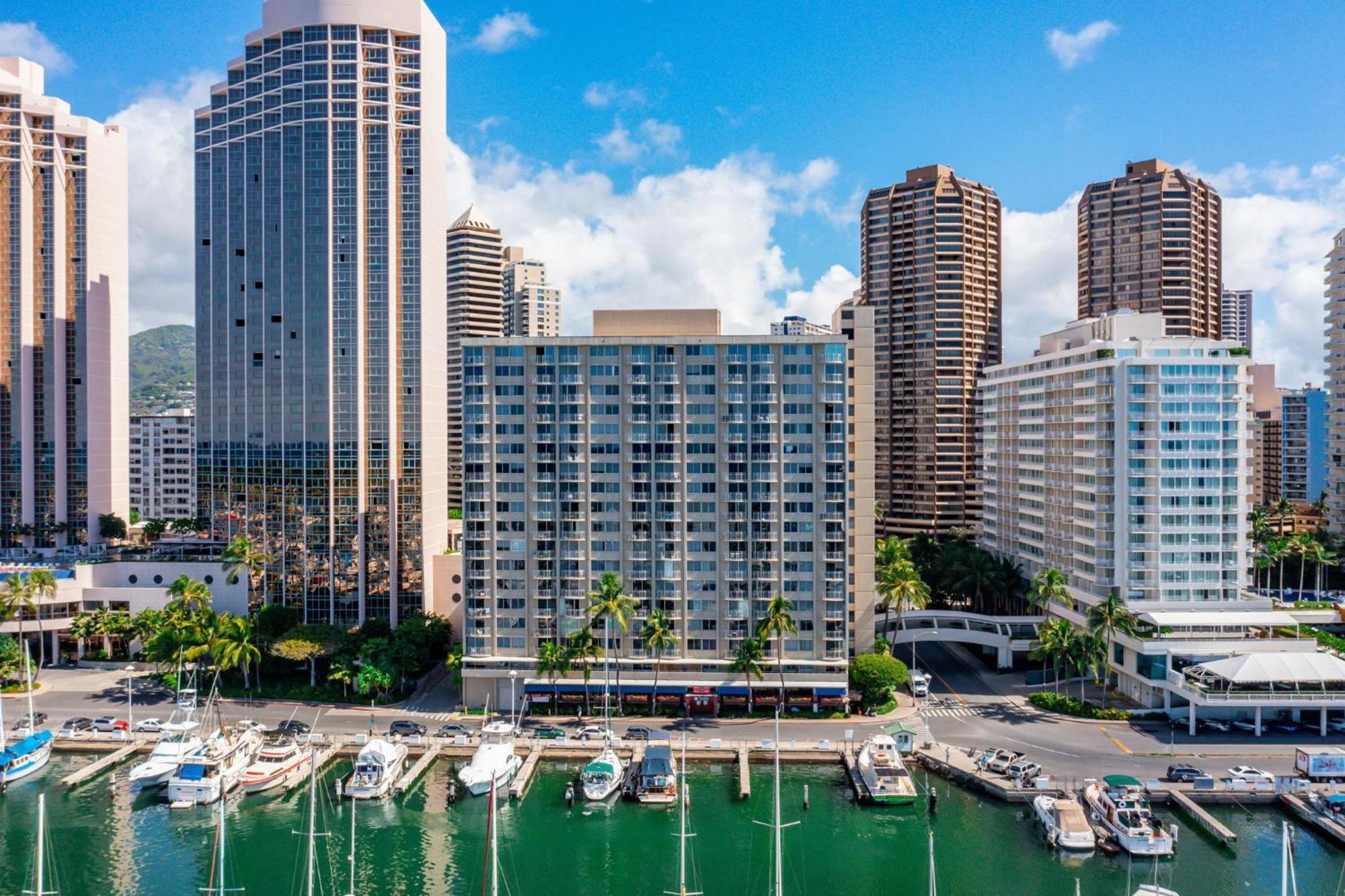 Oceanfront Renovated Getaway In Waikiki Apartment Honolulu