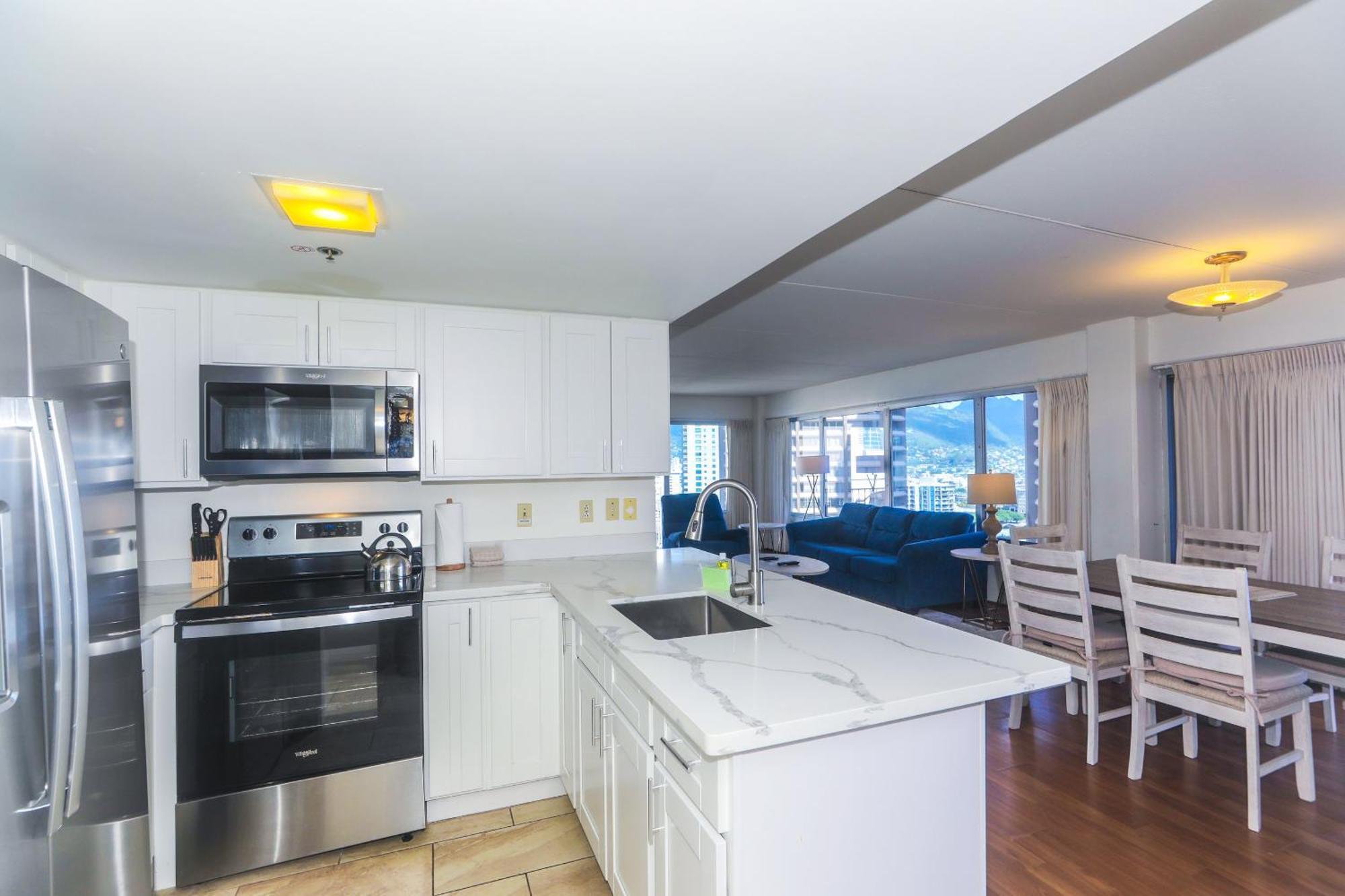 Ilikai Tower 1909 View 2br *