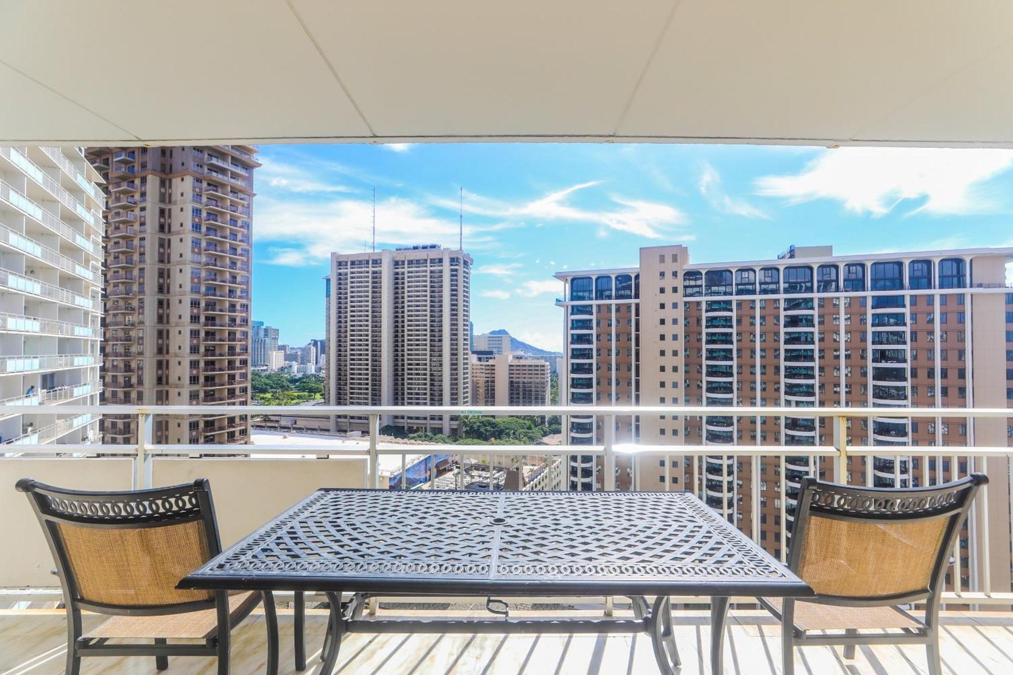 Ilikai Tower 1934 With Fully Equipped Kitchen - Great For Longer Stays! Apartment