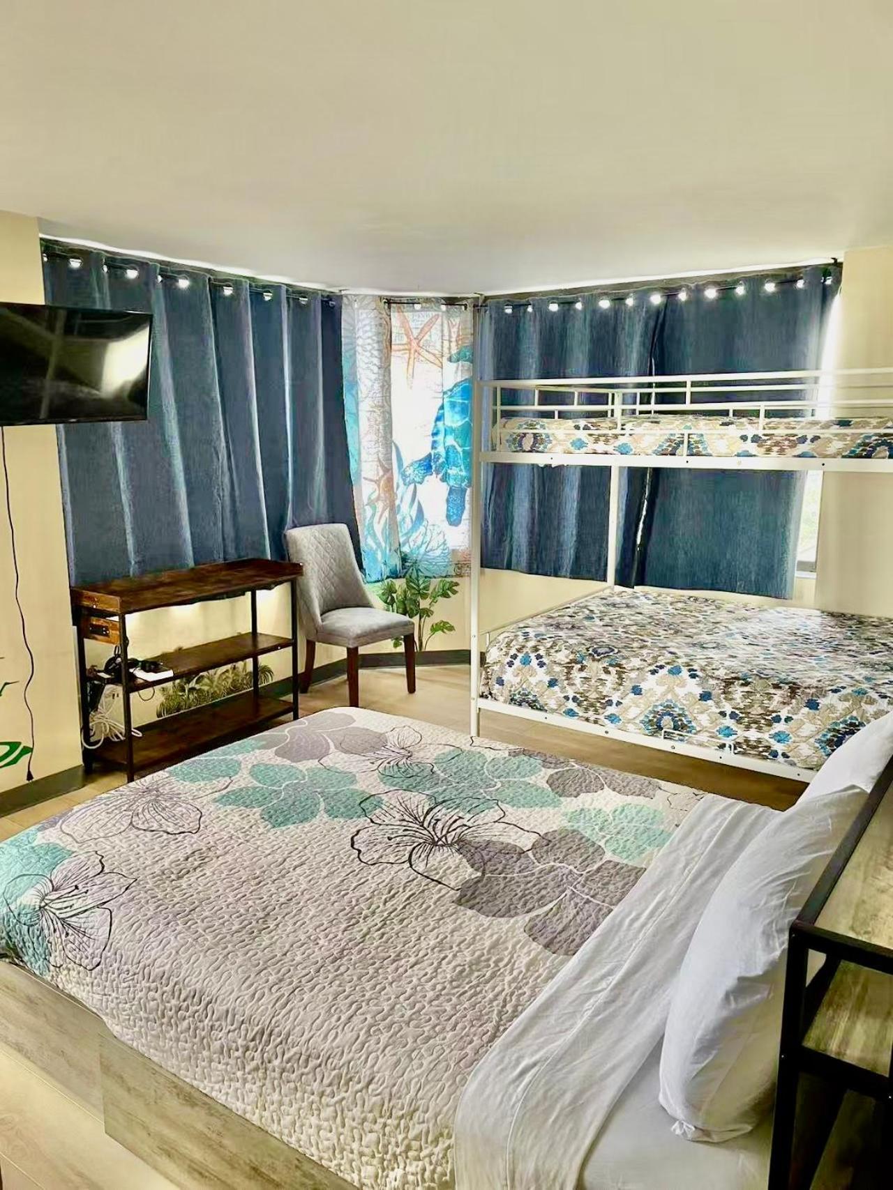 Ocean Canal Mountain View Steps From Waikiki 6person