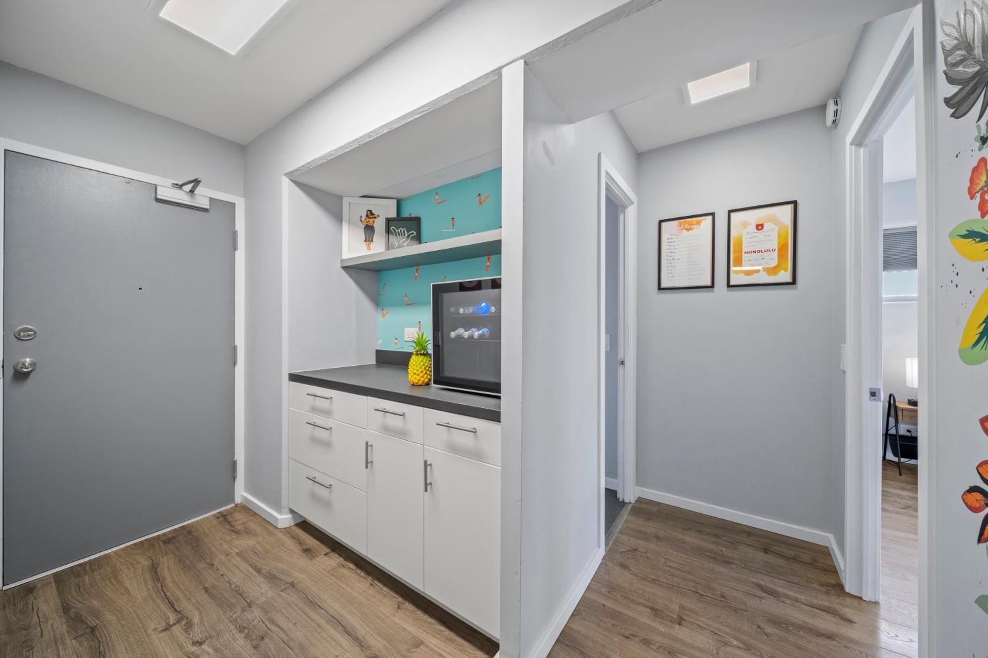 Kuhio At Waikiki 2br And 2ba Near With Parking Apartment *